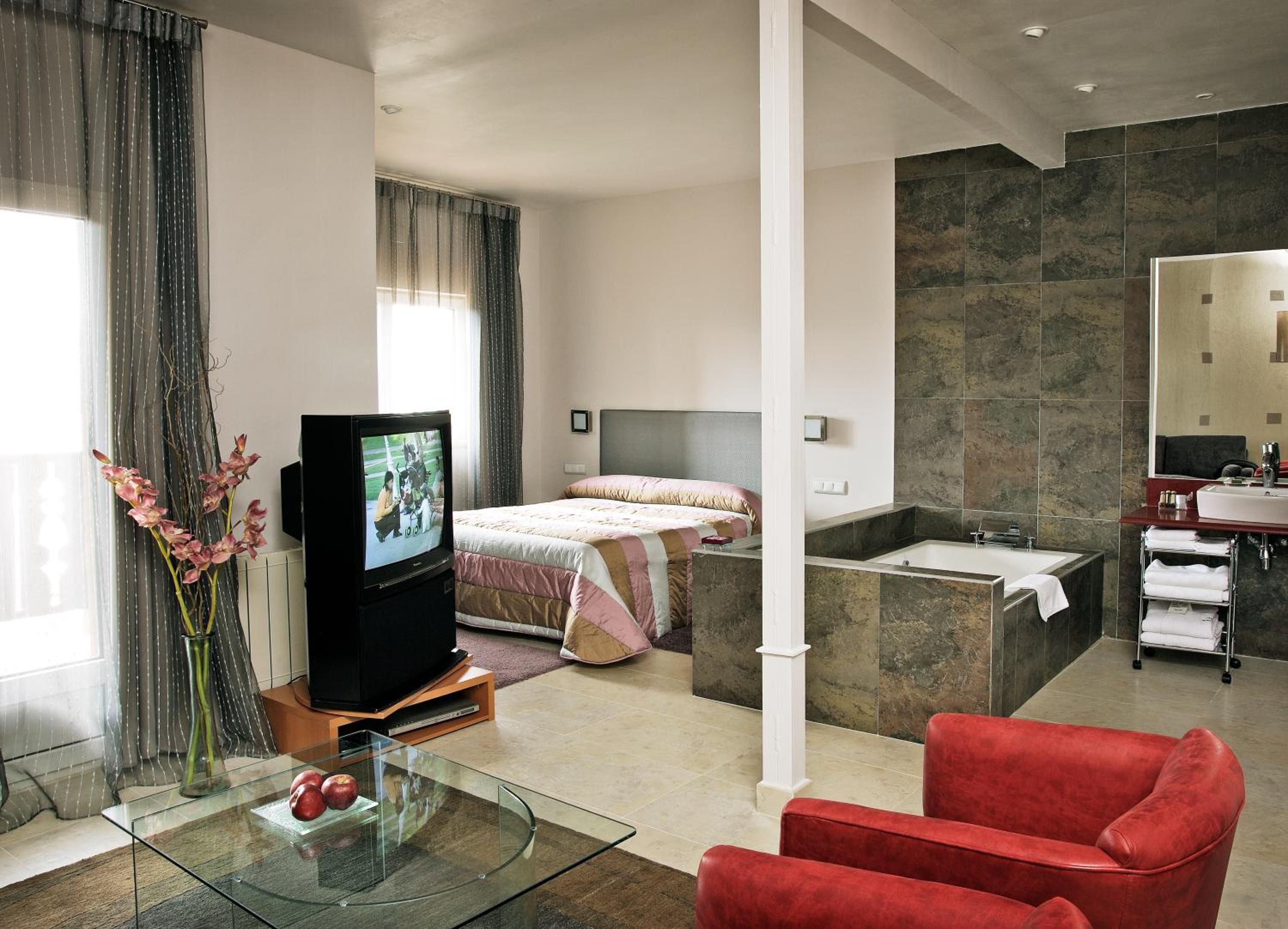 Suite - Photo 7