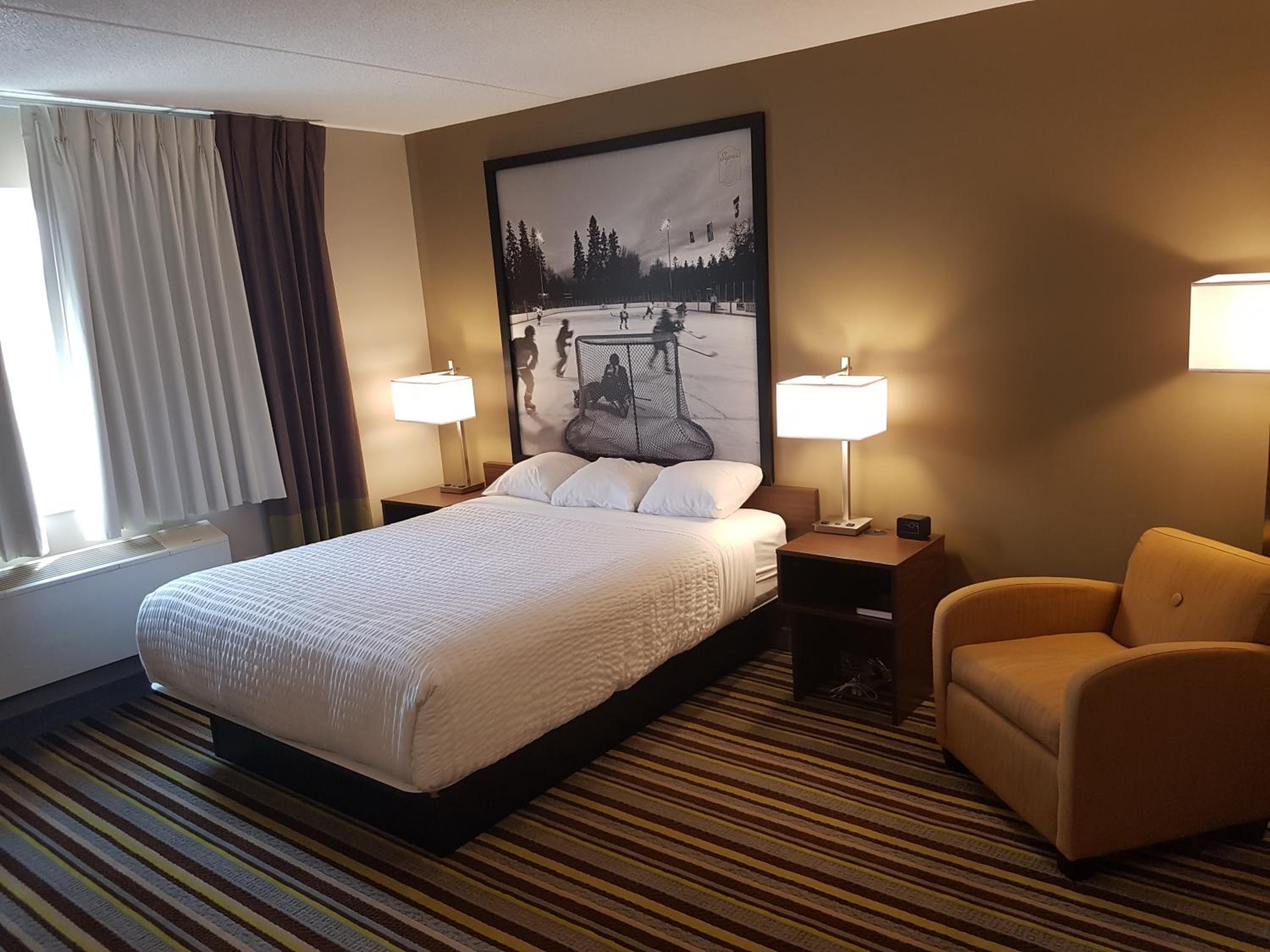 Queen Room - Mobility Access/Non-Smoking
