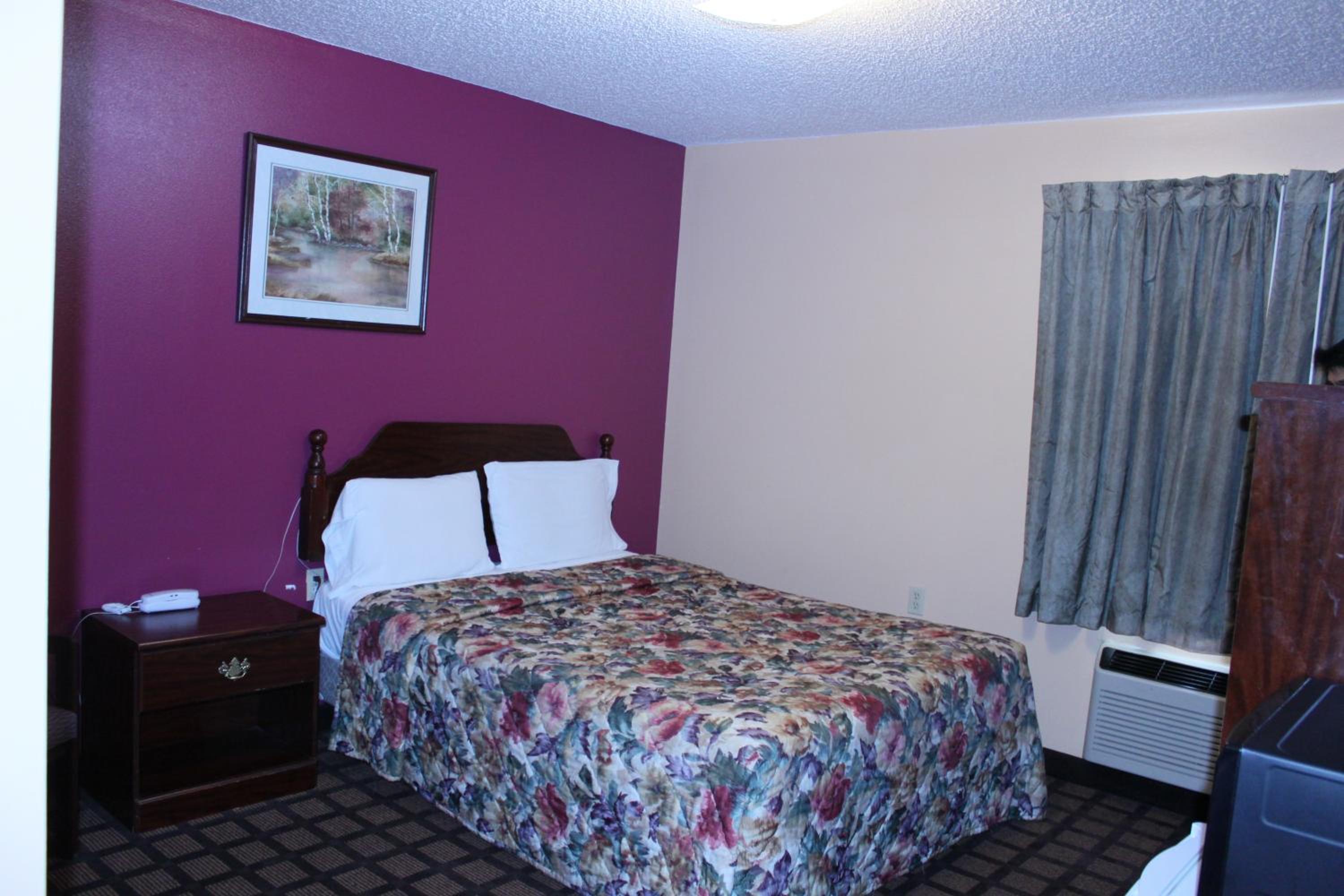 Queen Room photo 1
