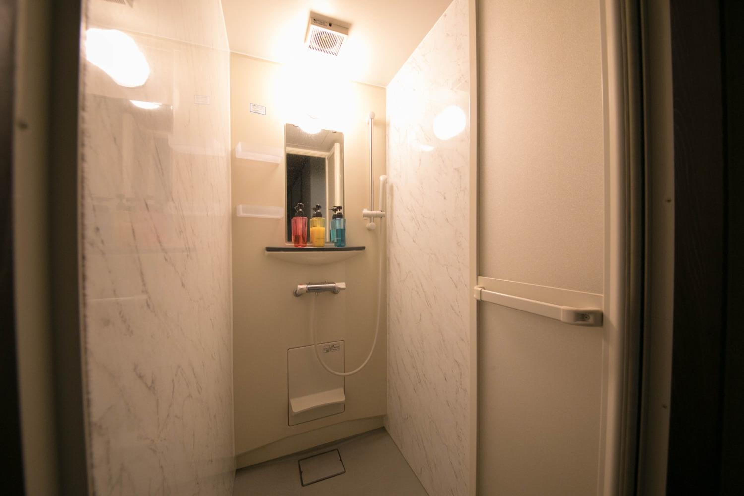 Japanese-Style Room with Shared Bathroom photo 3