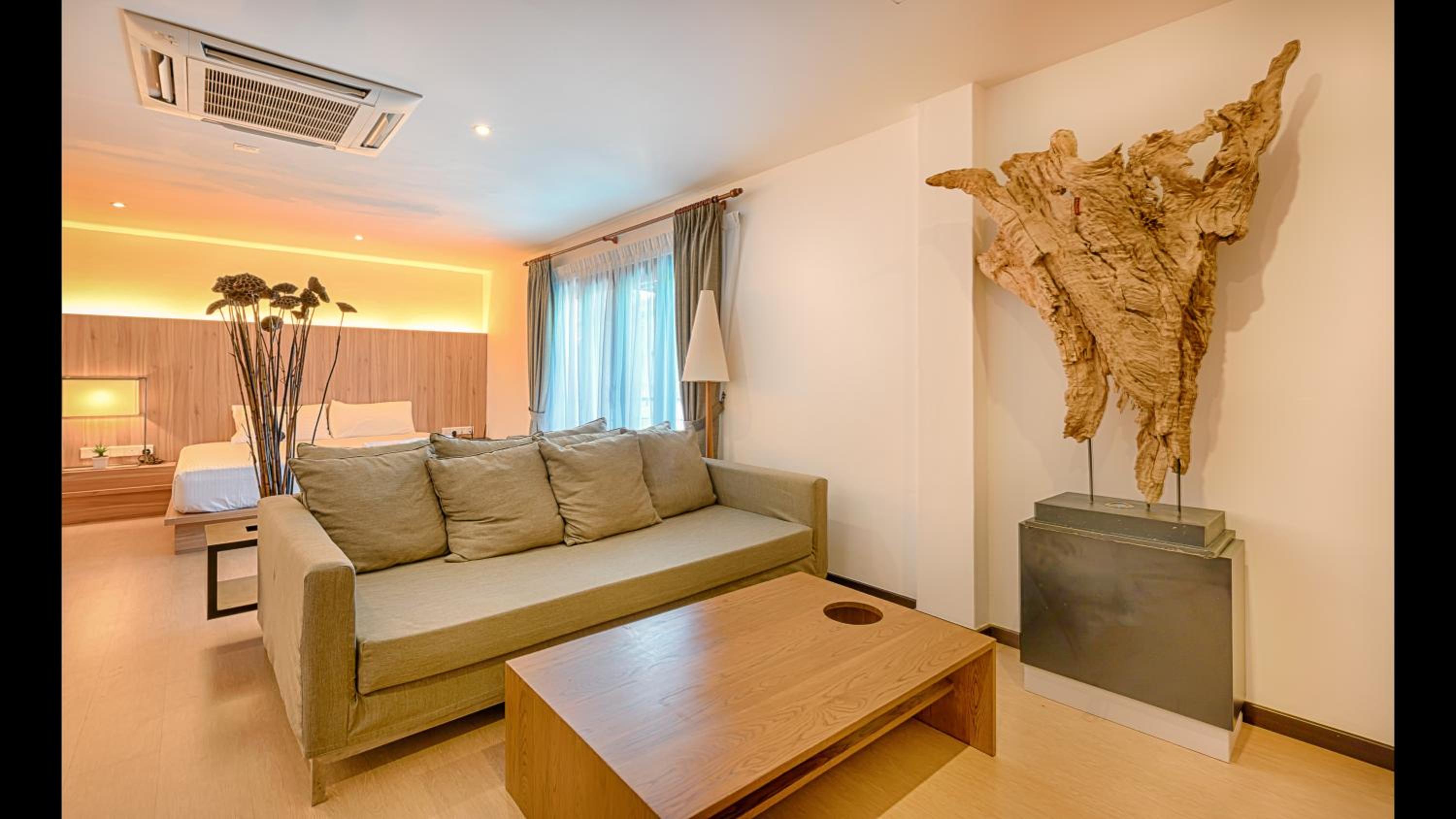 Deluxe King Room - Photo 2