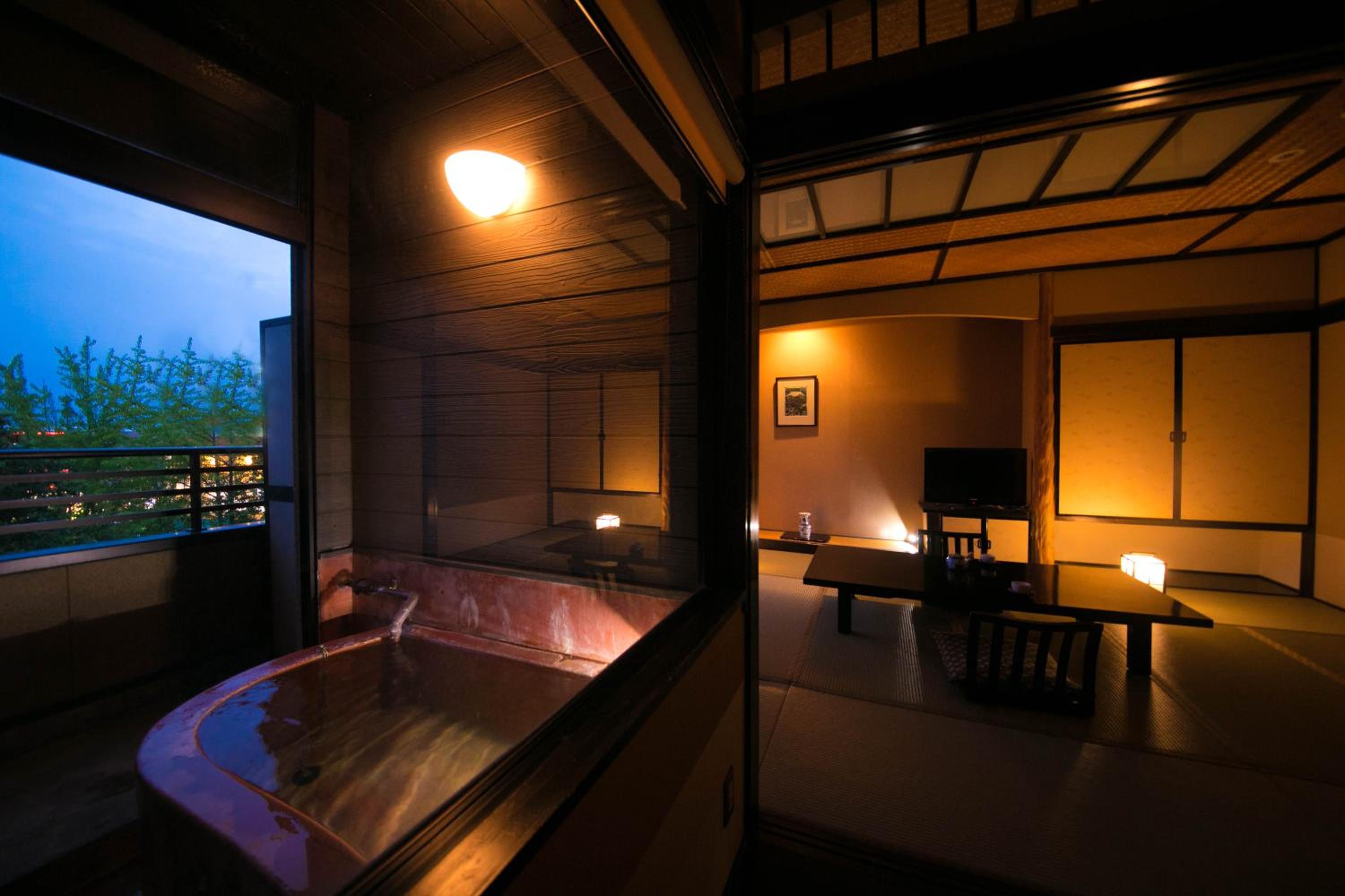 Room with Tatami Area and Private Bathroom photo 3