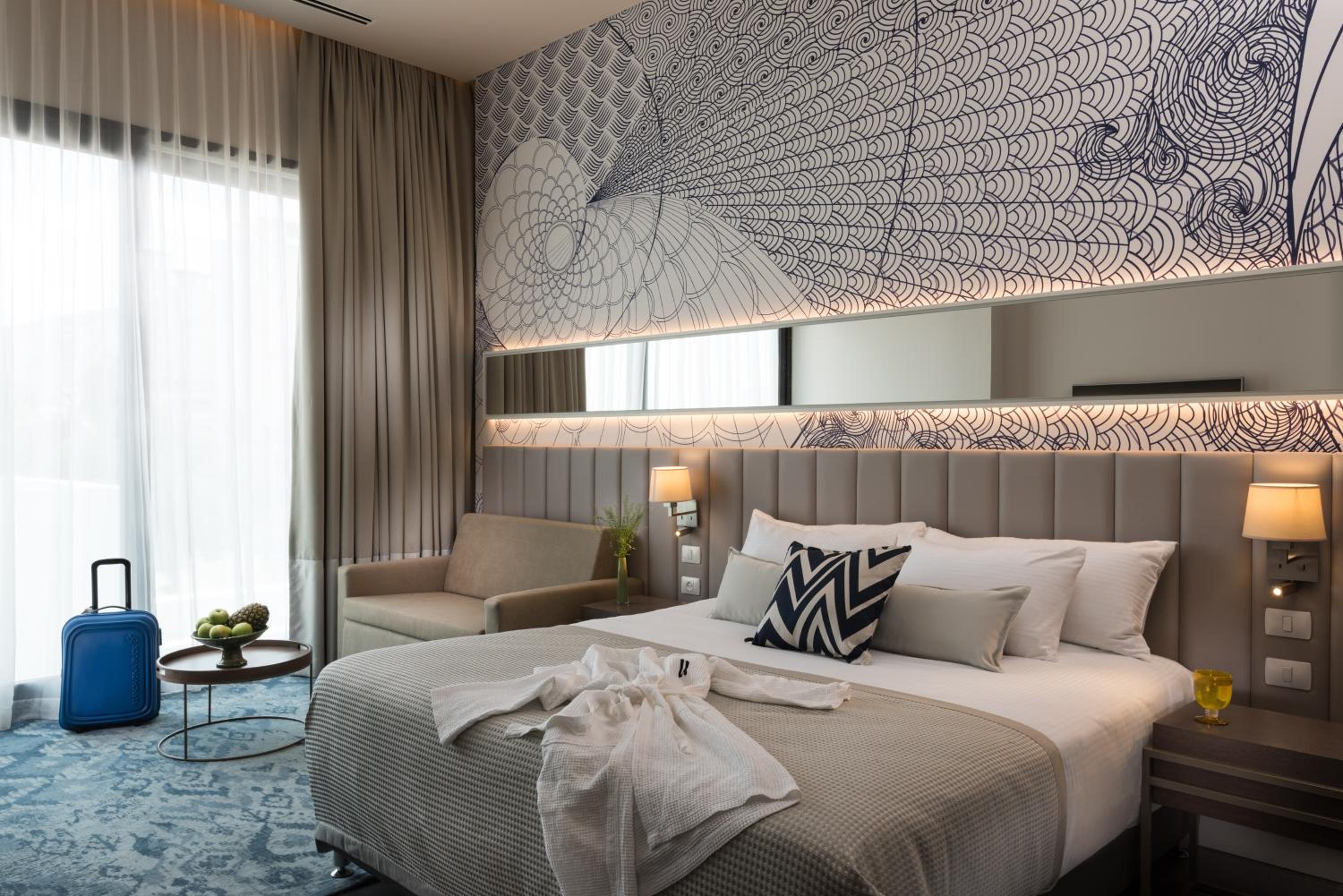 Deluxe Quadruple Room (2 Adults + 2 Children)