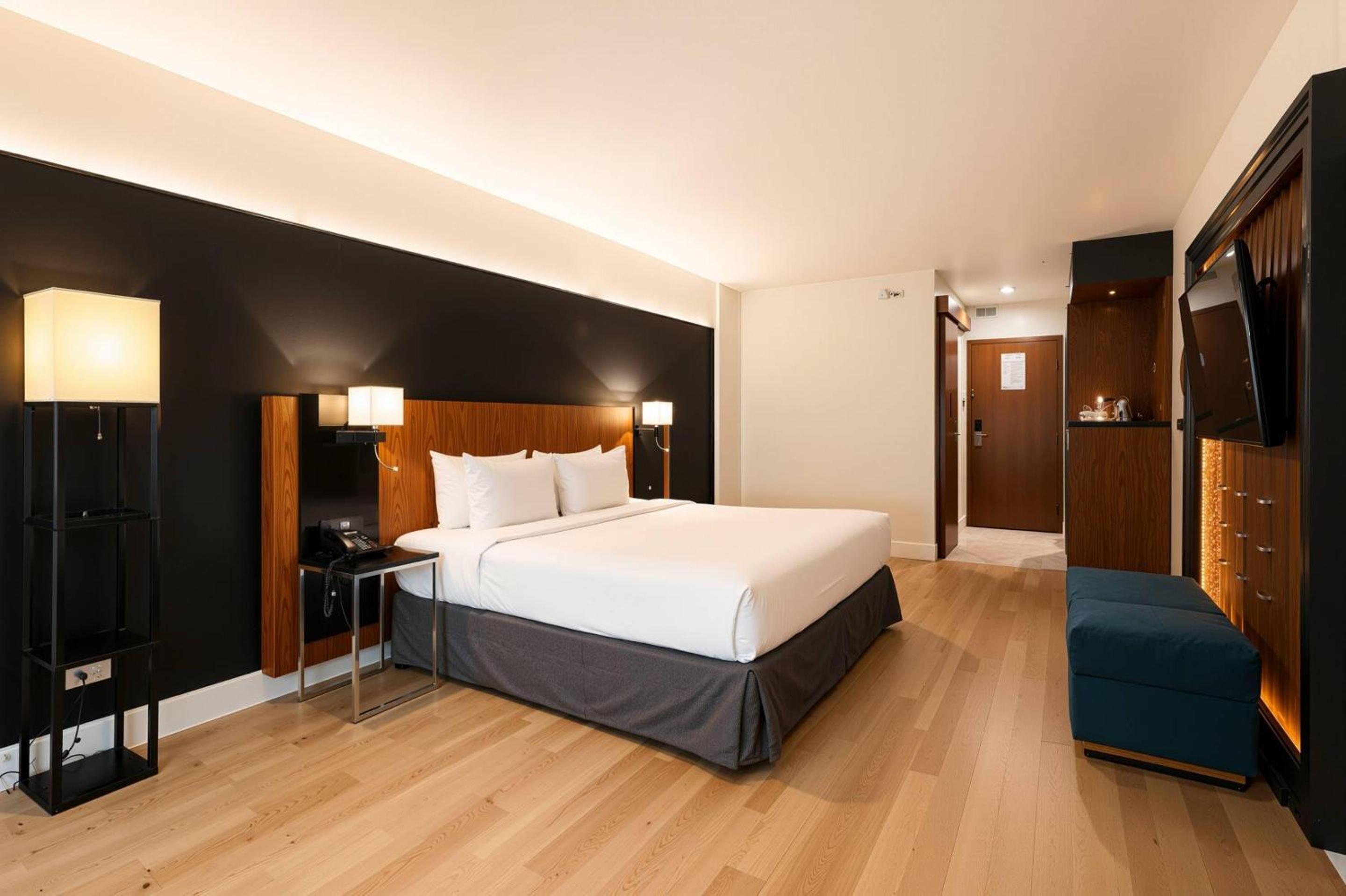 Premium King Room - Non-Smoking