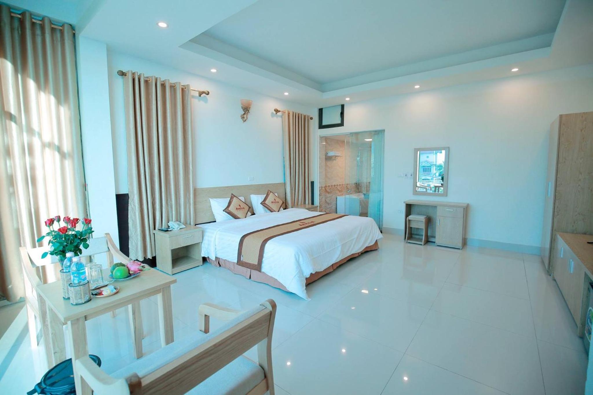 Deluxe King Room photo 2