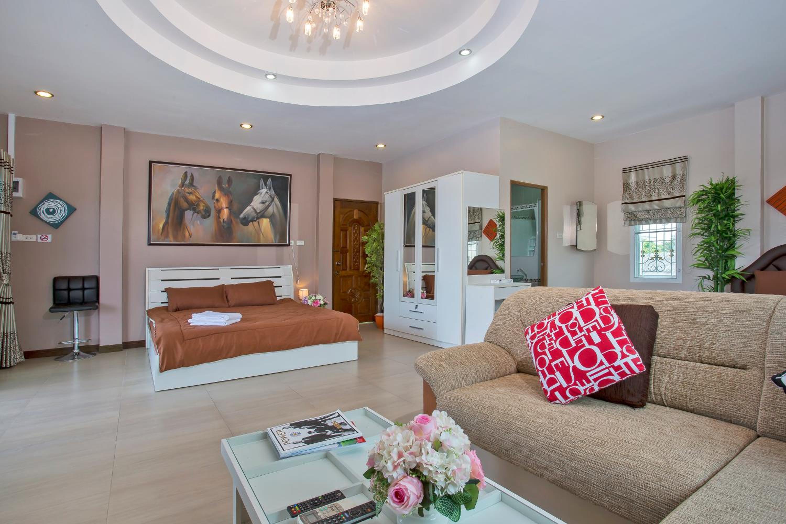 Deluxe Family Suite - Photo 1