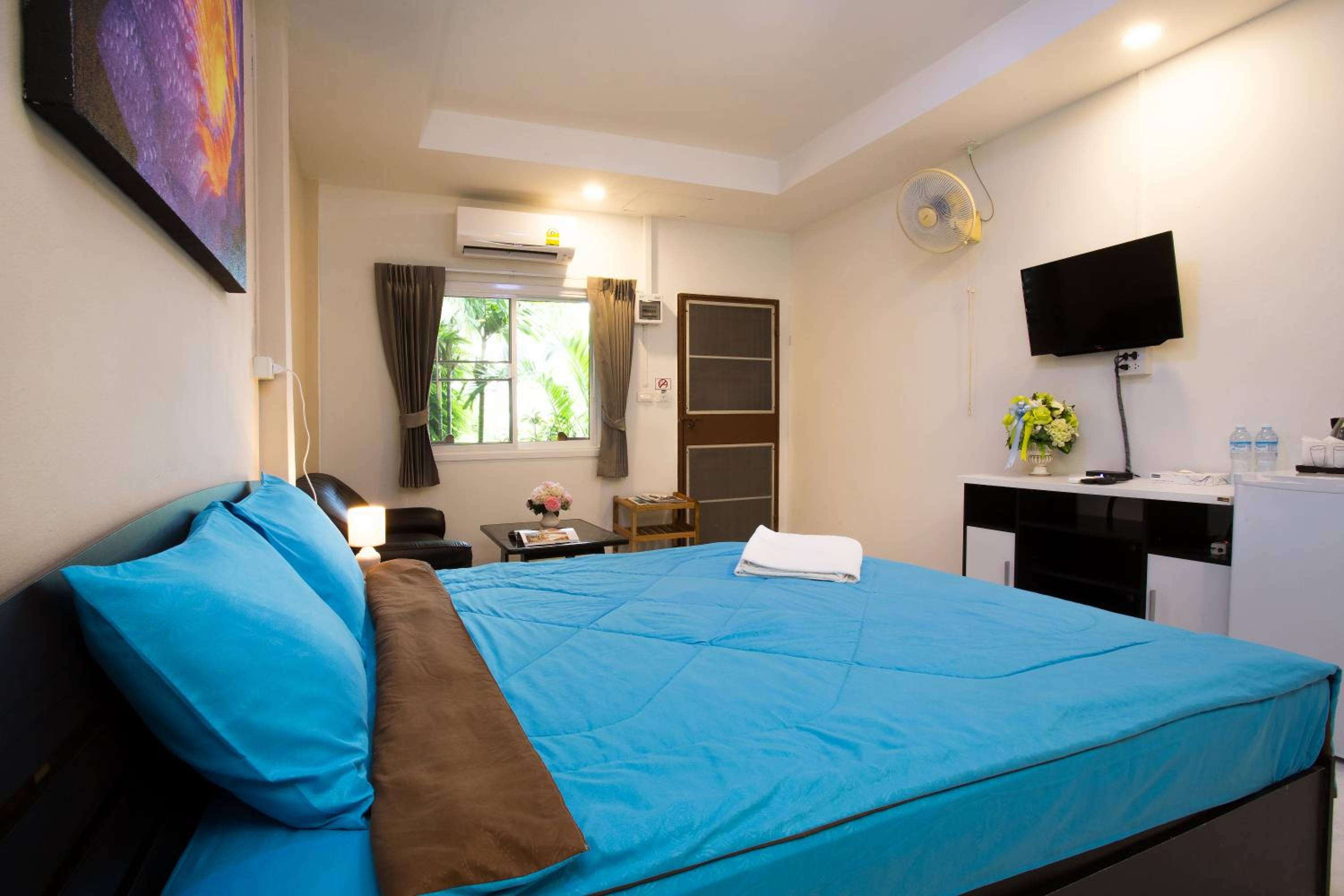 Deluxe Double or Twin Room with Balcony - Photo 7