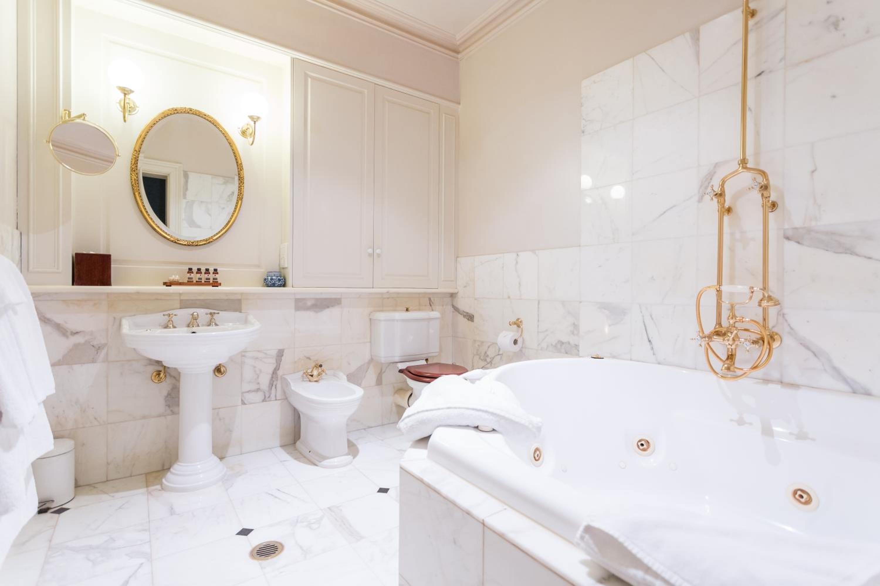 Stable Suite - Photo 2