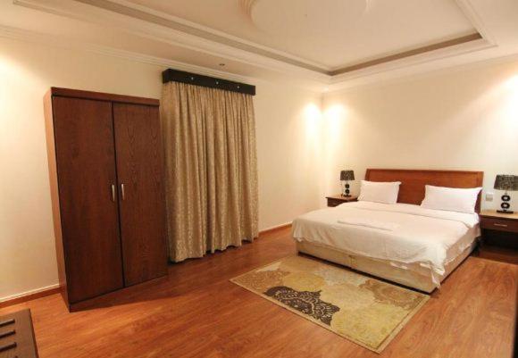 Studio Apartment photo 1
