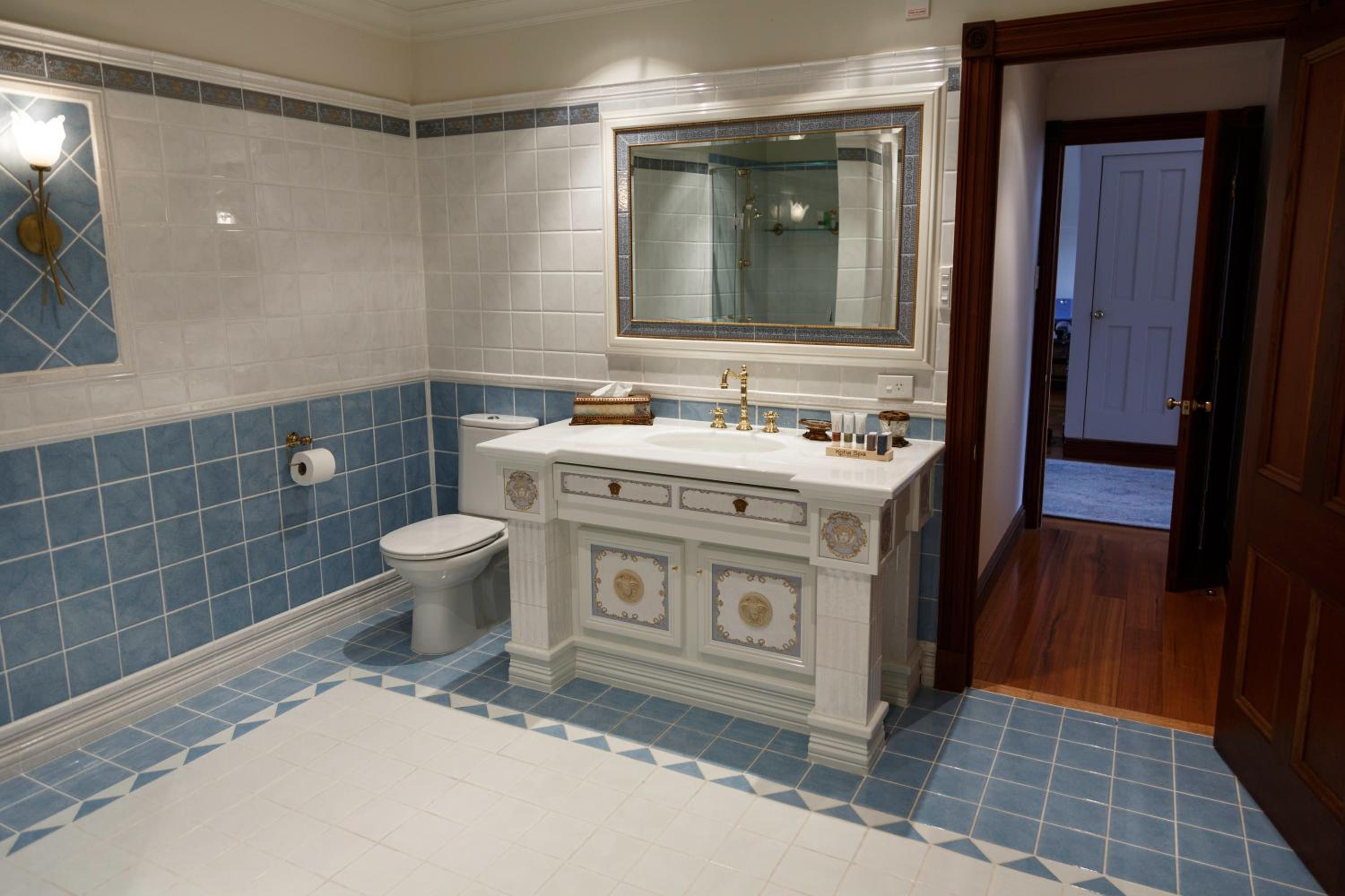Honeymoon Suite - Photo 5