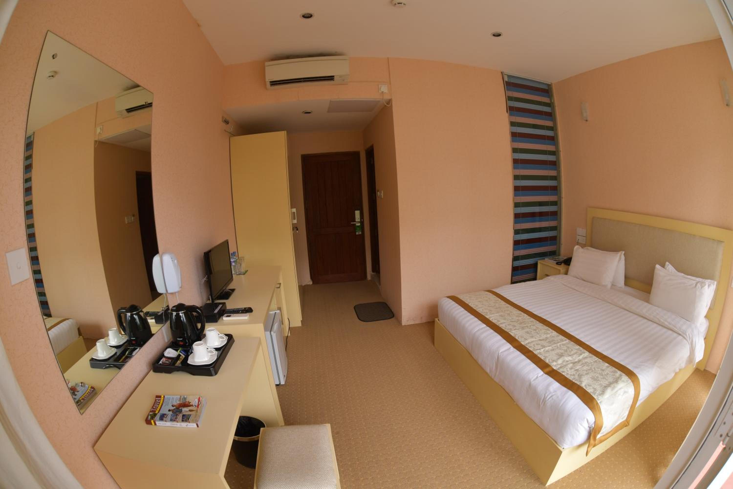 Standard Queen Room photo 1
