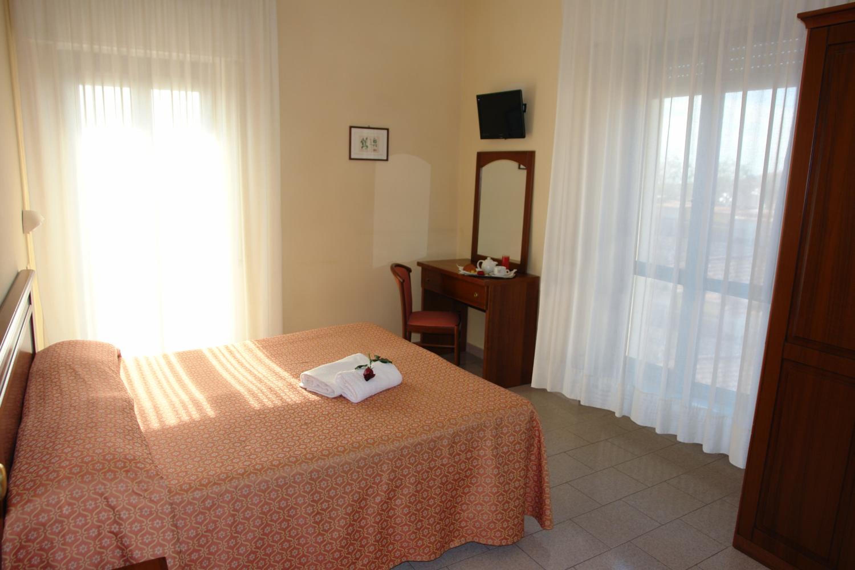 Double or Twin Room photo 3
