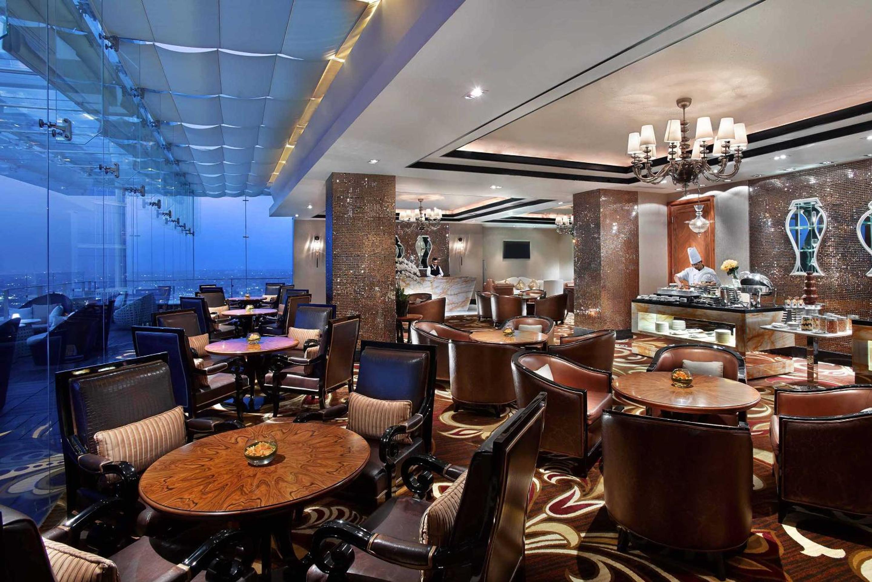 Celebrity Suite with Free Benefit - Photo 8