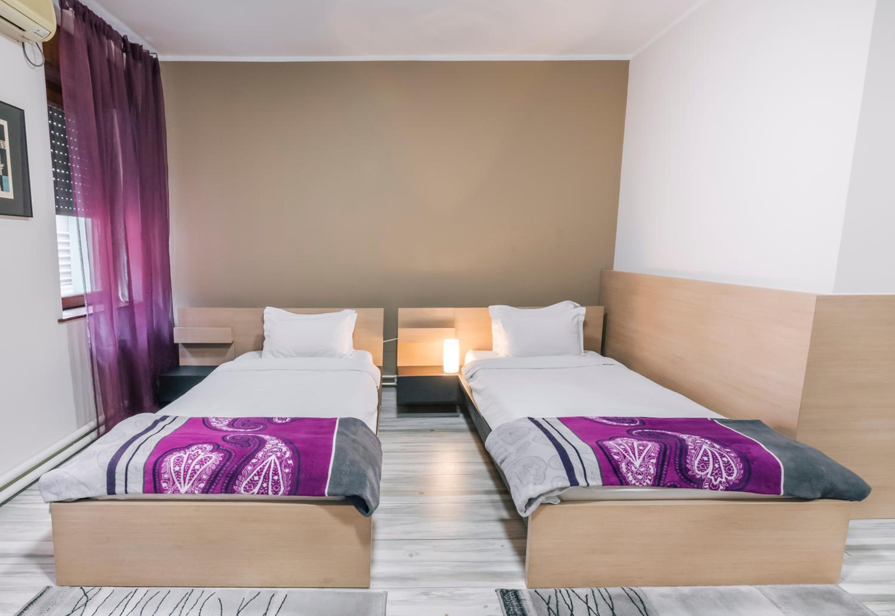 Twin Room - Photo 1