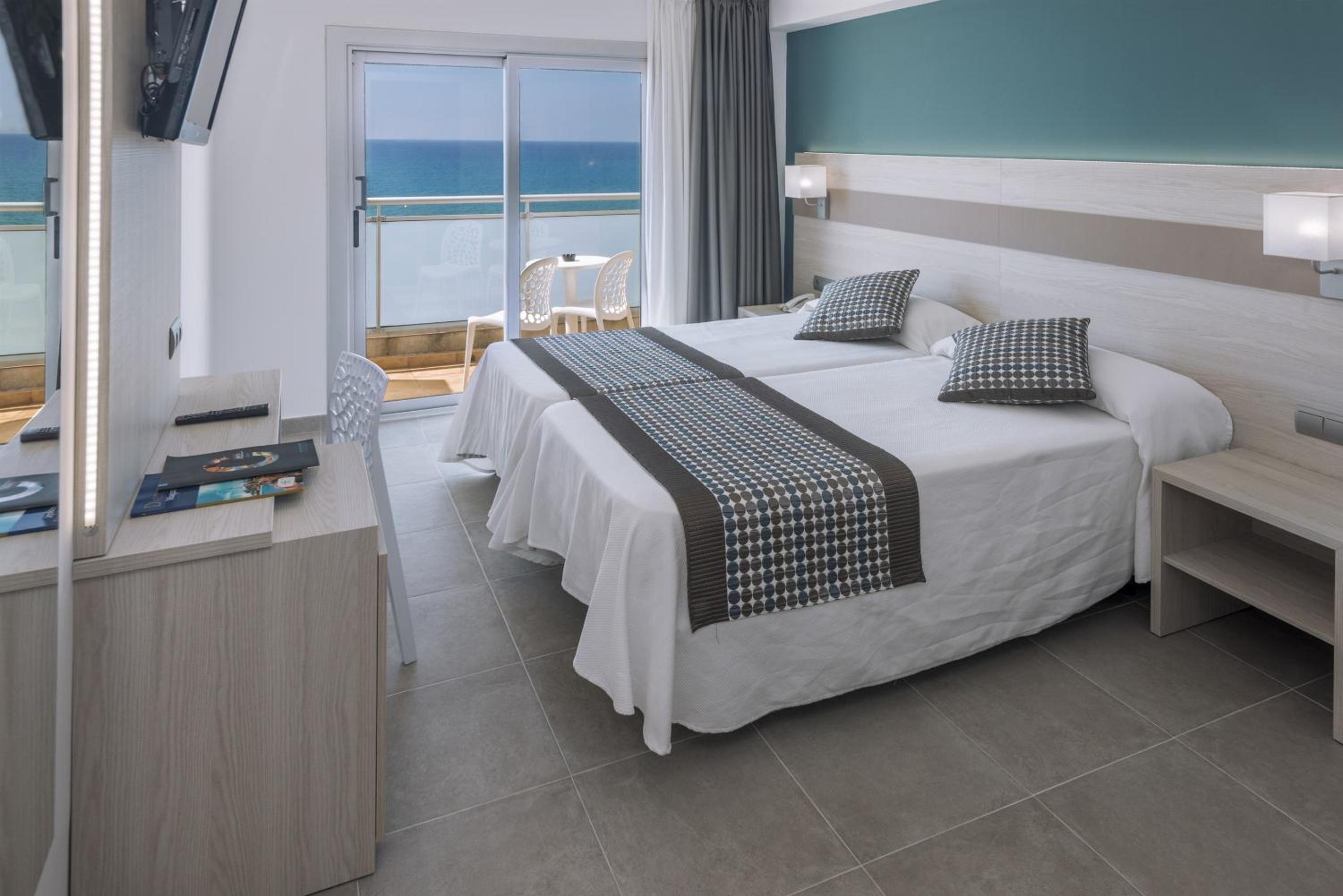 Double Room with Sea View (2 Adults) - Photo 1