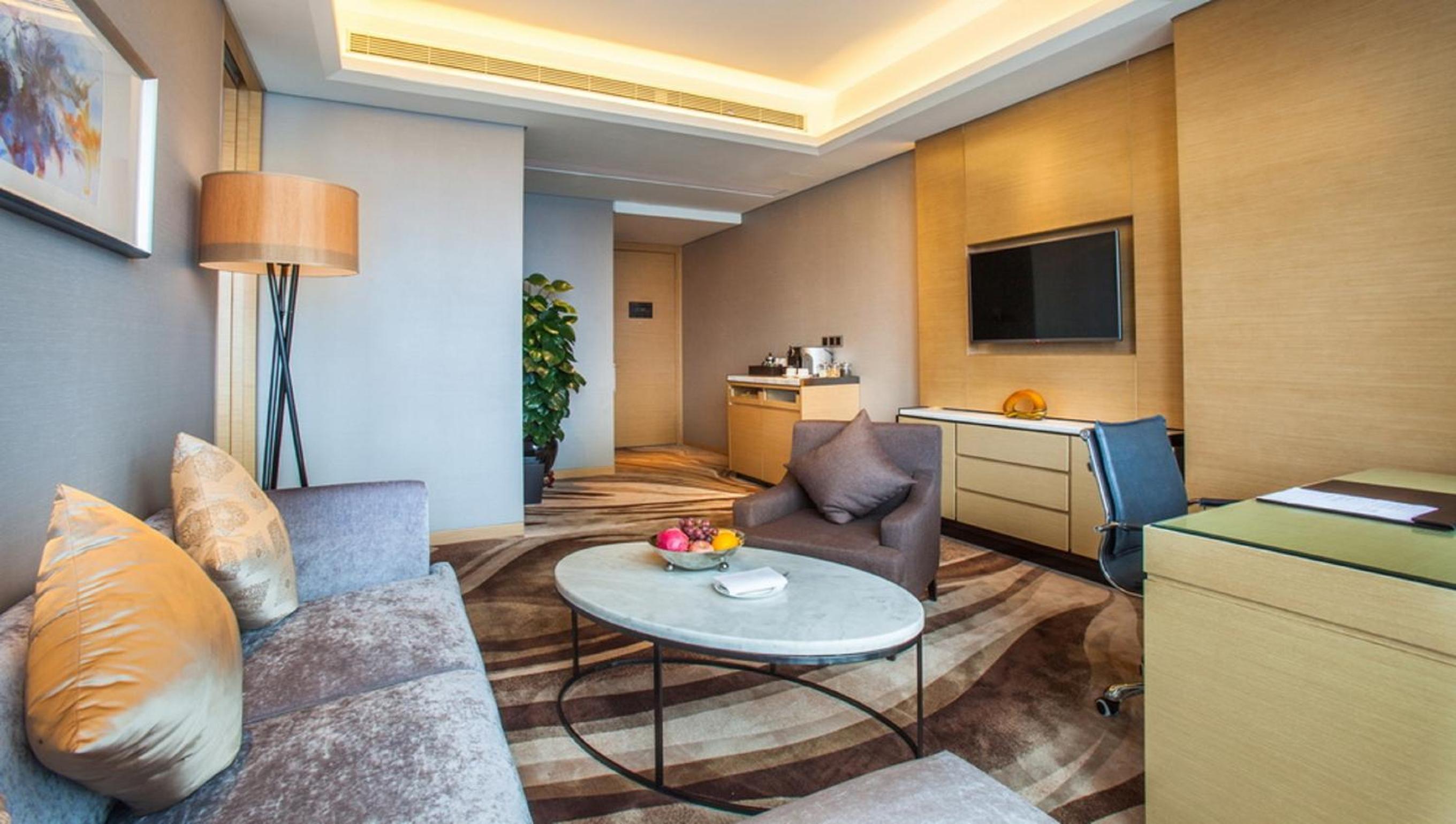 Deluxe Suite with Club Benefits