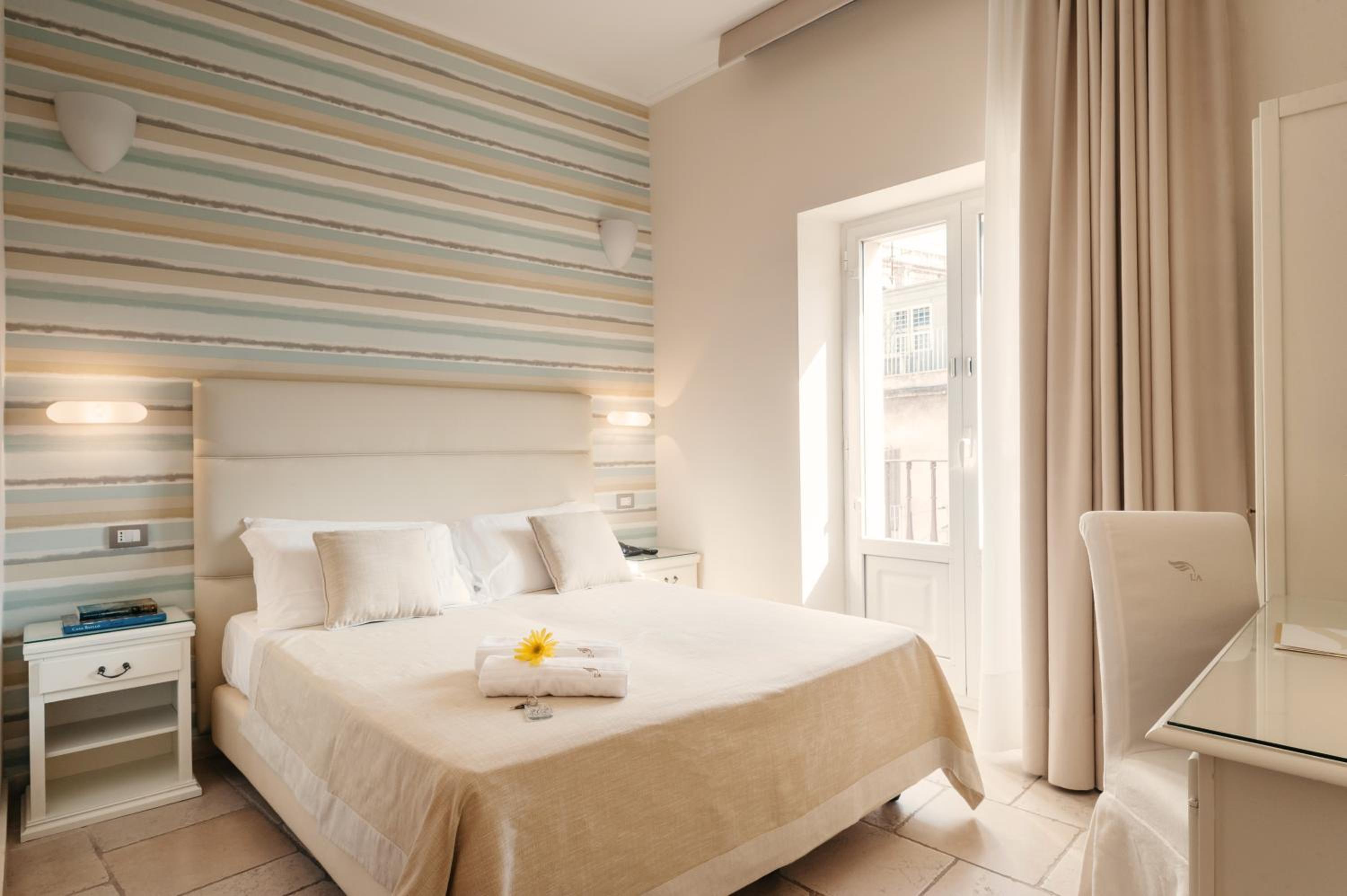 Double or Twin Room with Balcony - Photo 2