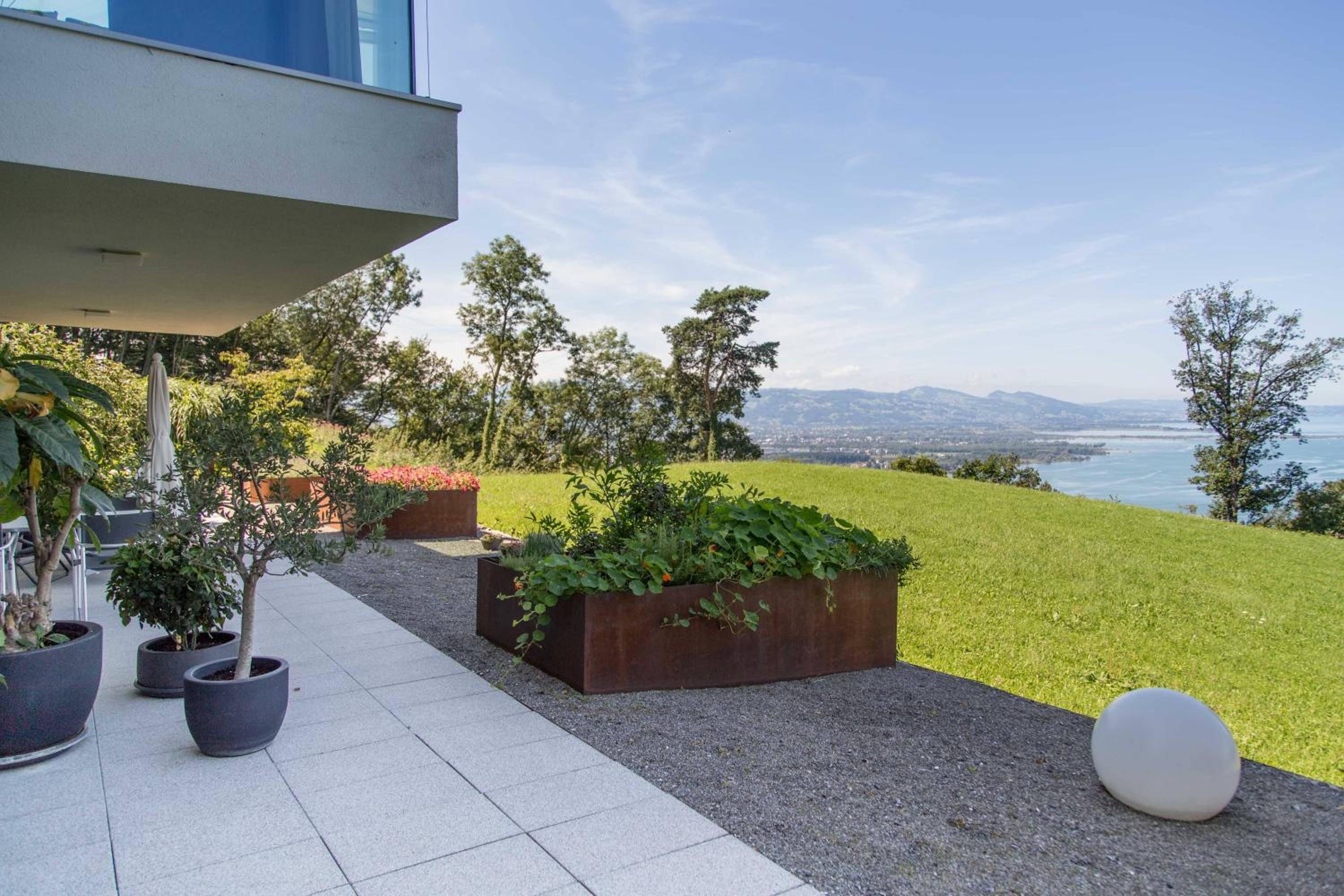 Apartment with Lake View photo 2