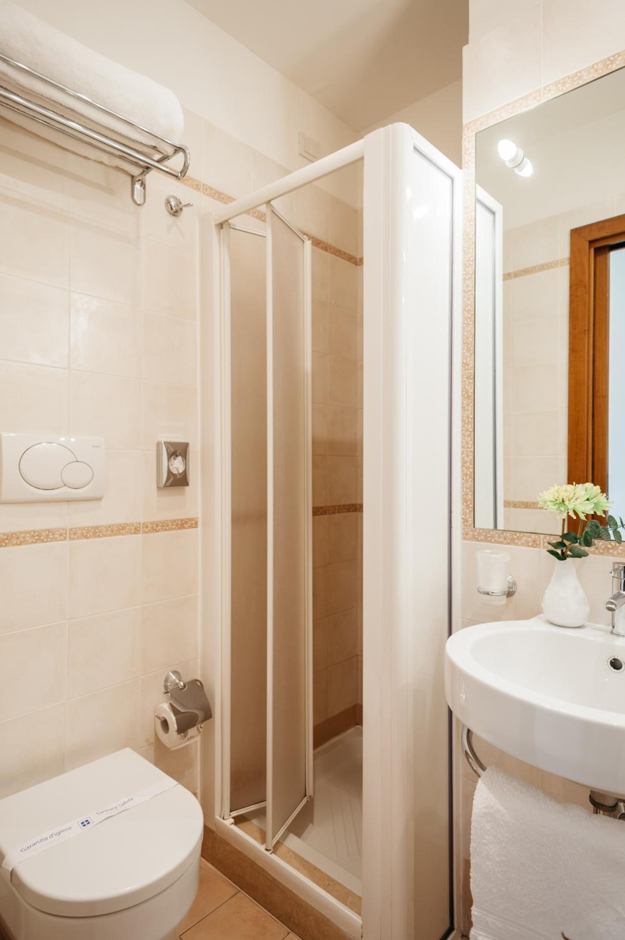 Double or Twin Room with Balcony - Photo 3
