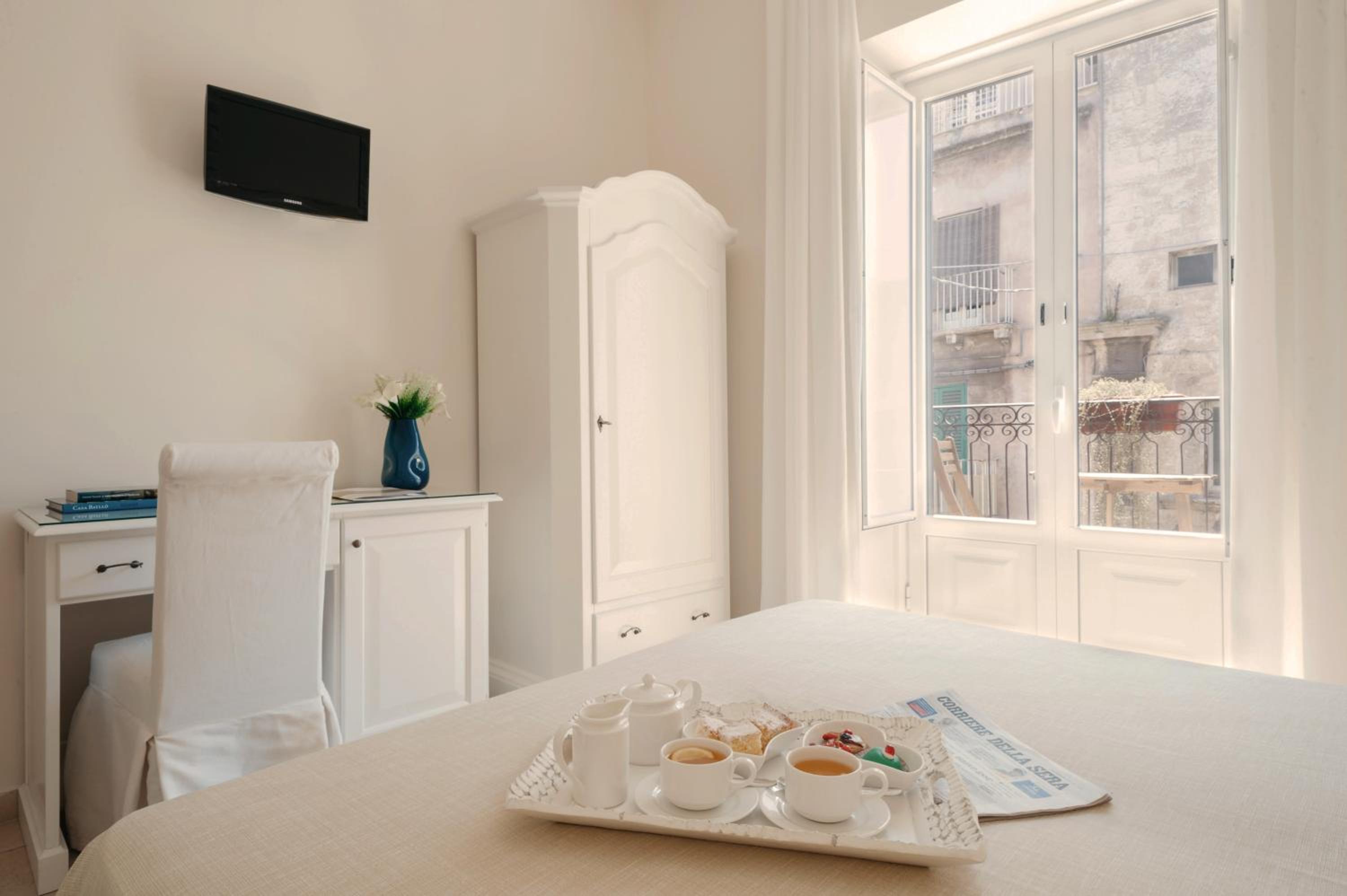 Double or Twin Room with Balcony - Photo 4