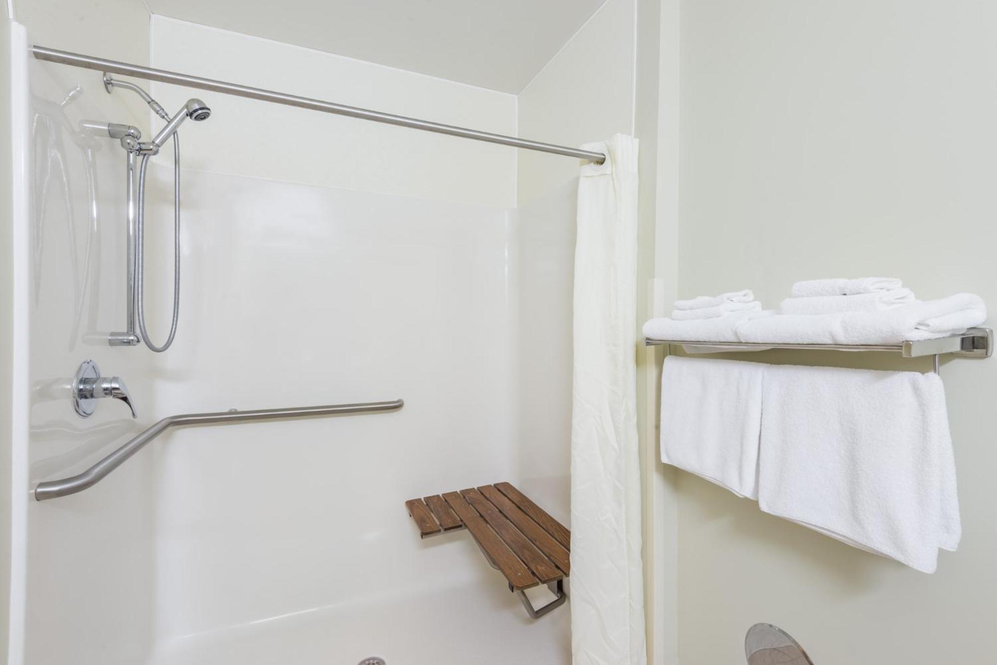 Queen Room - Mobility Access/Non-Smoking - Photo 2