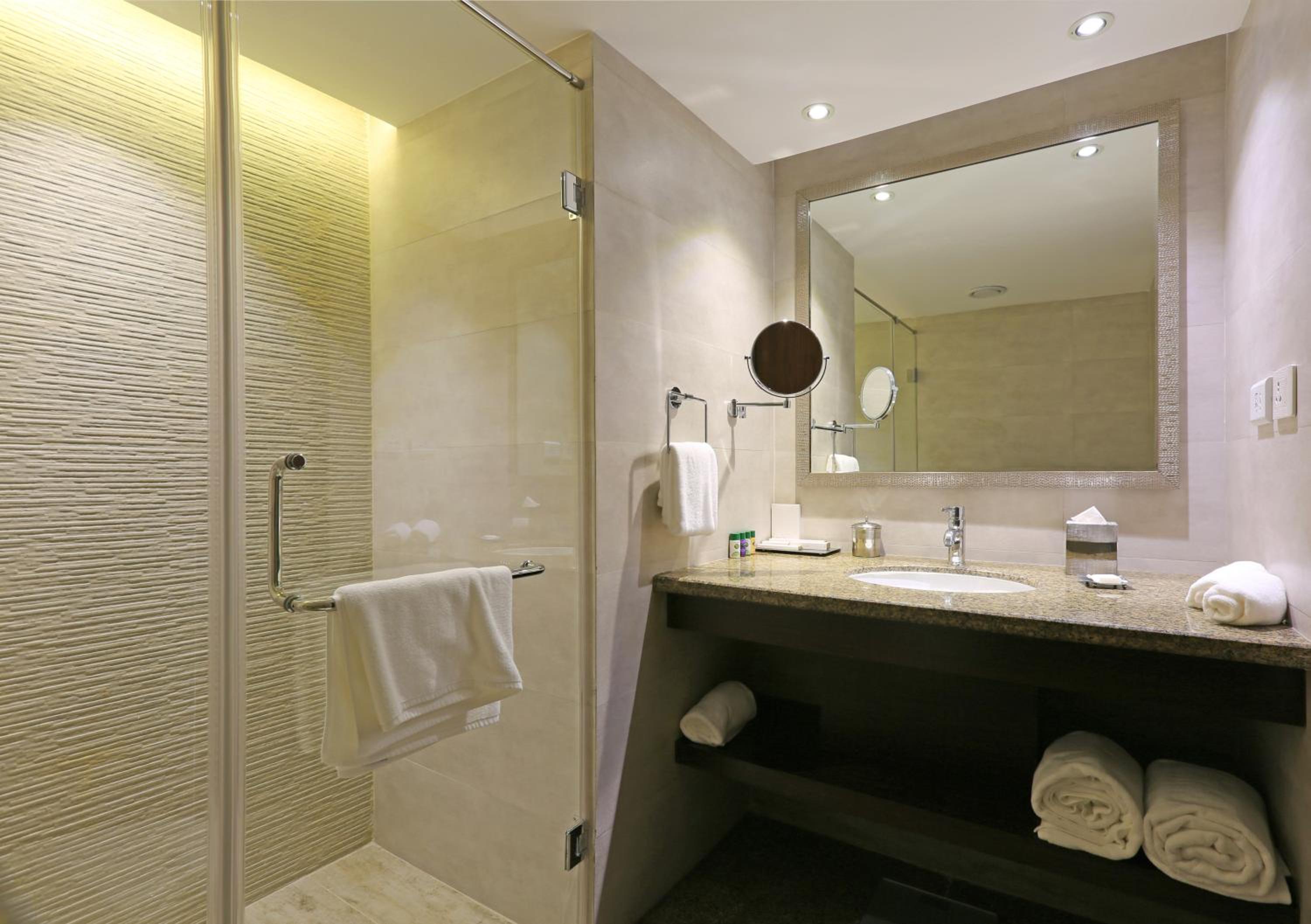 Suite - Photo 2