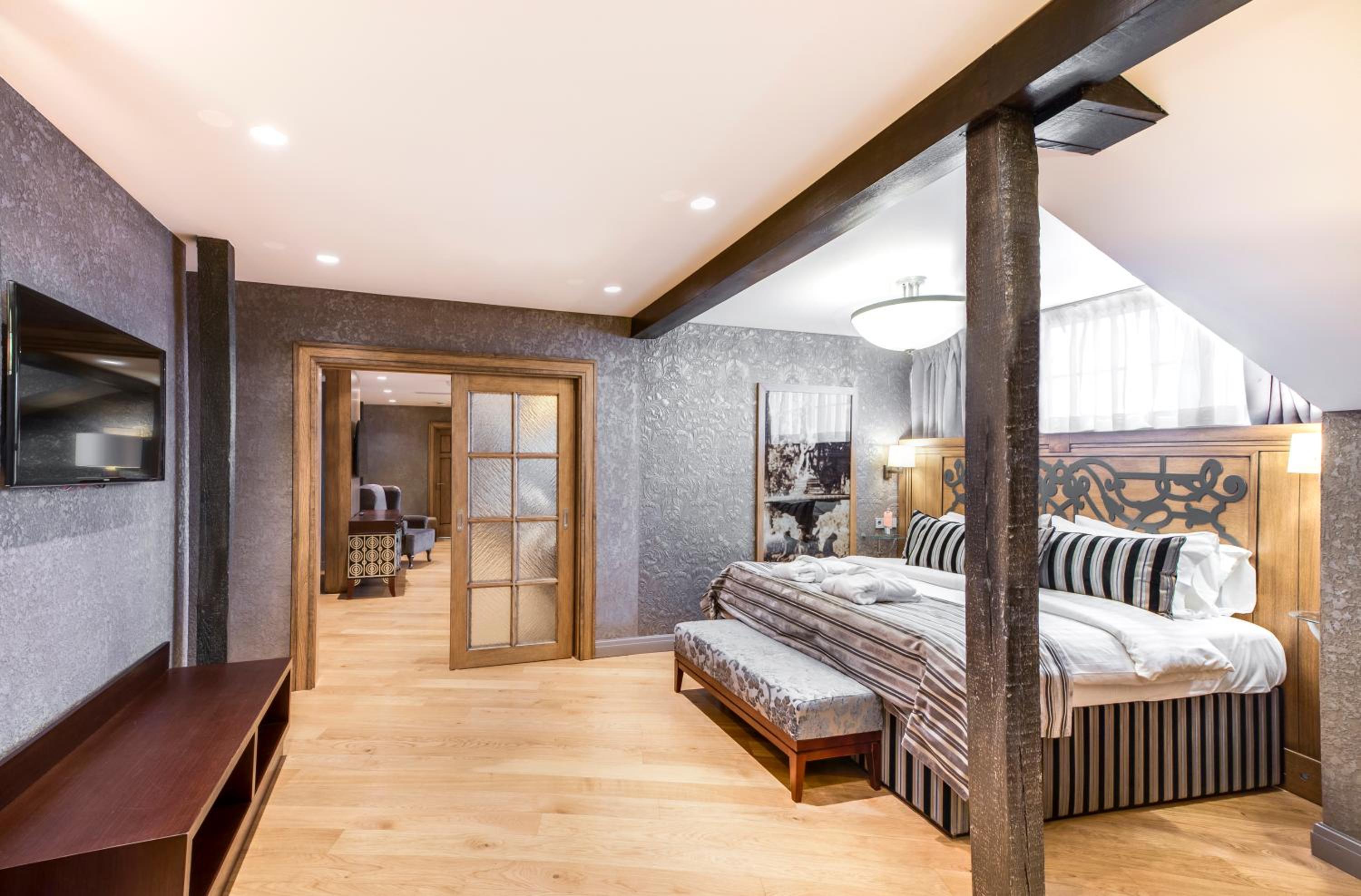 Suite - Photo 4