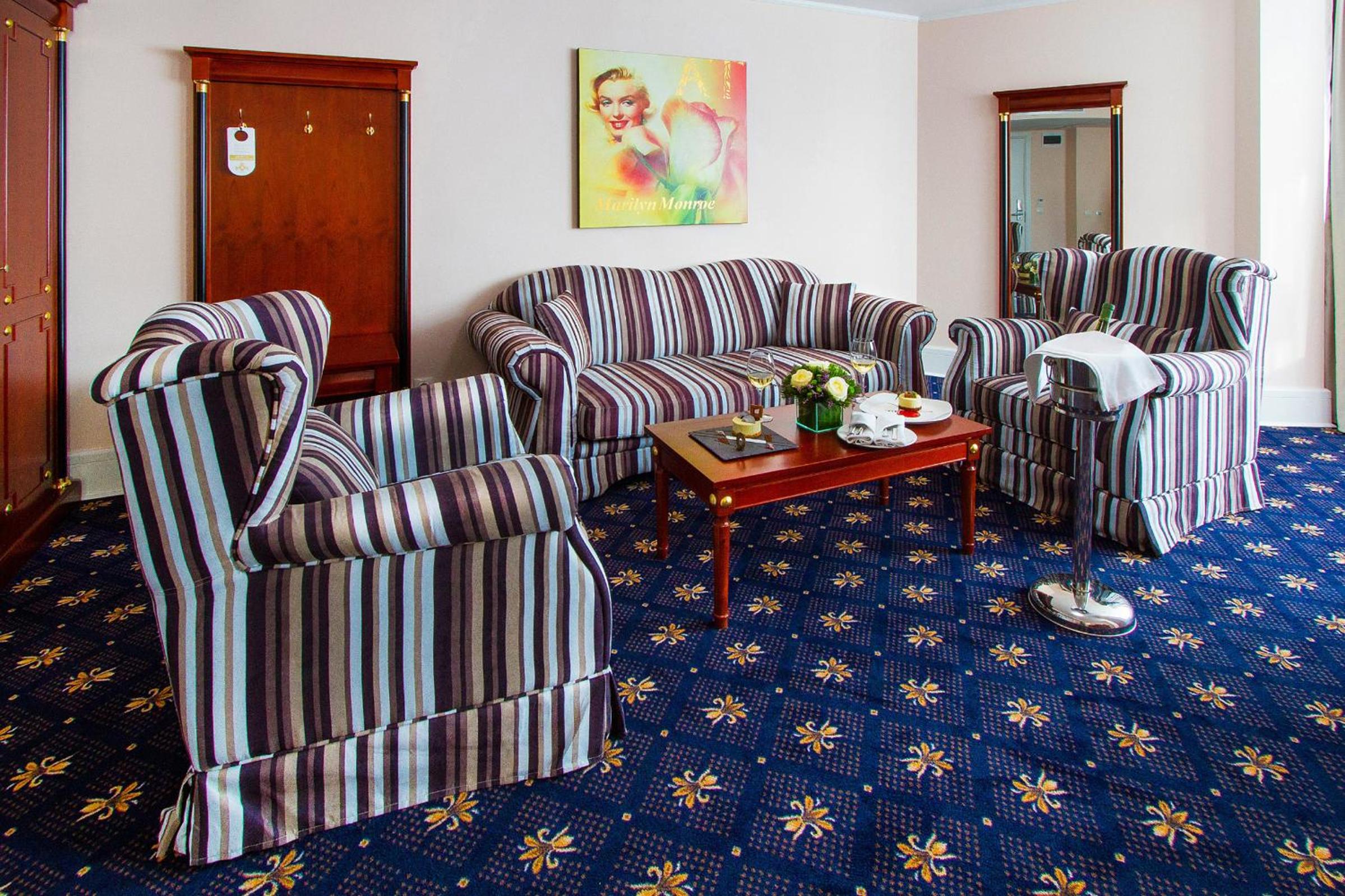 Superior Deluxe Double or Twin Room  photo 2