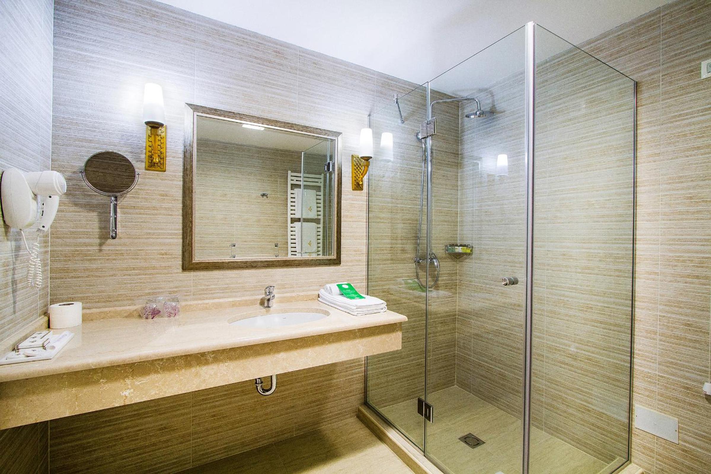 Superior Deluxe Double or Twin Room  photo 3