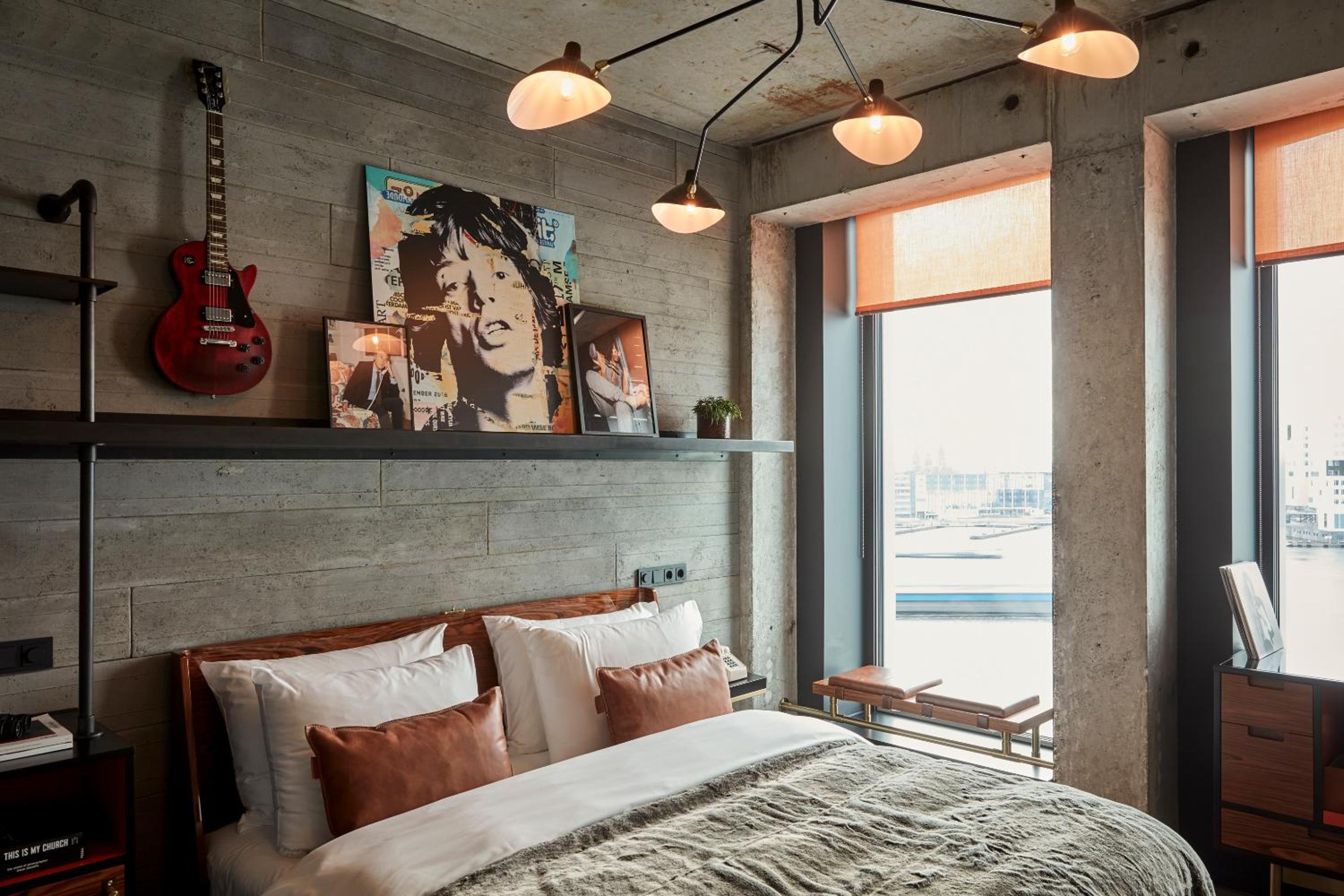 Deluxe Room with City View photo 2