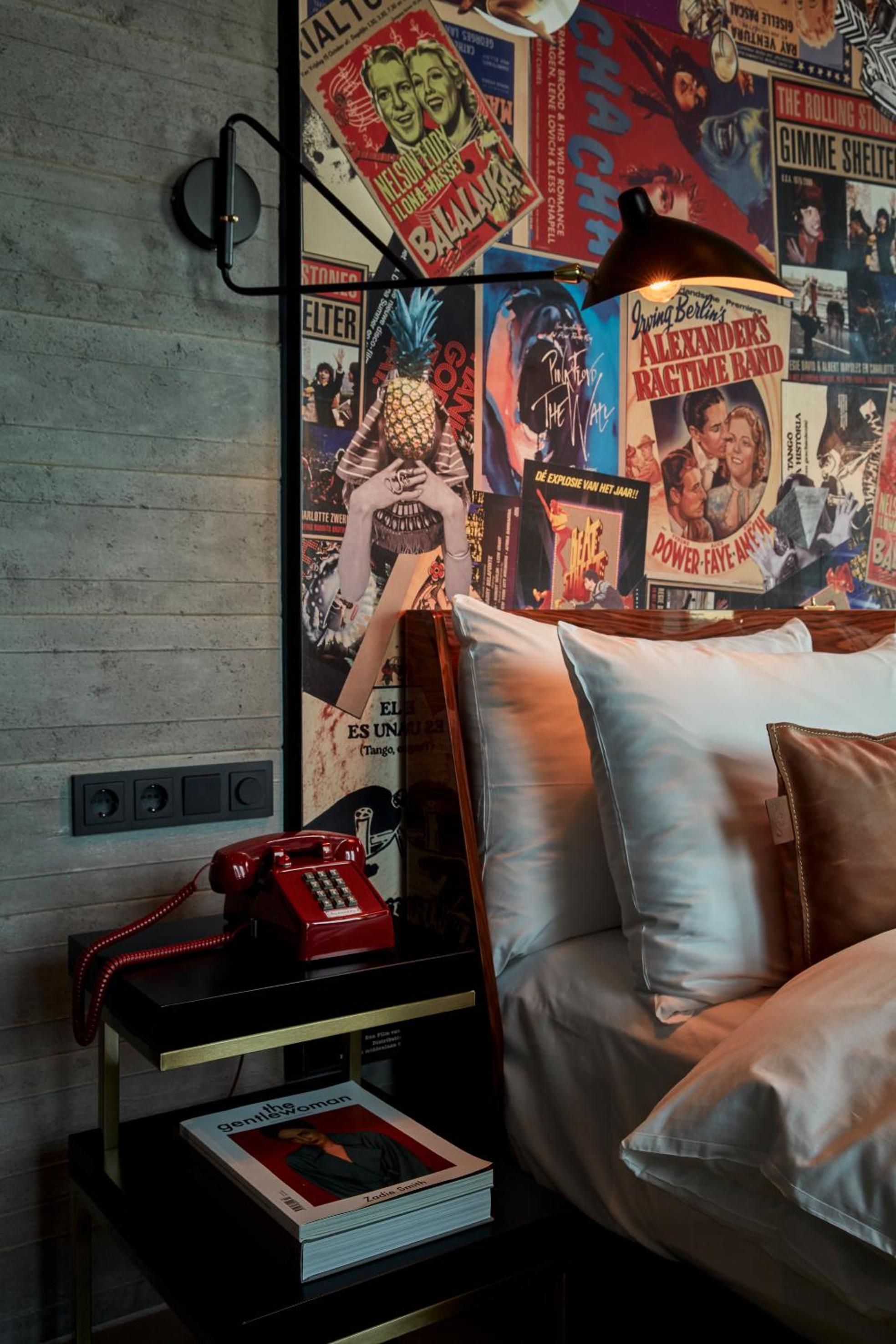 Deluxe Corner Room photo 3