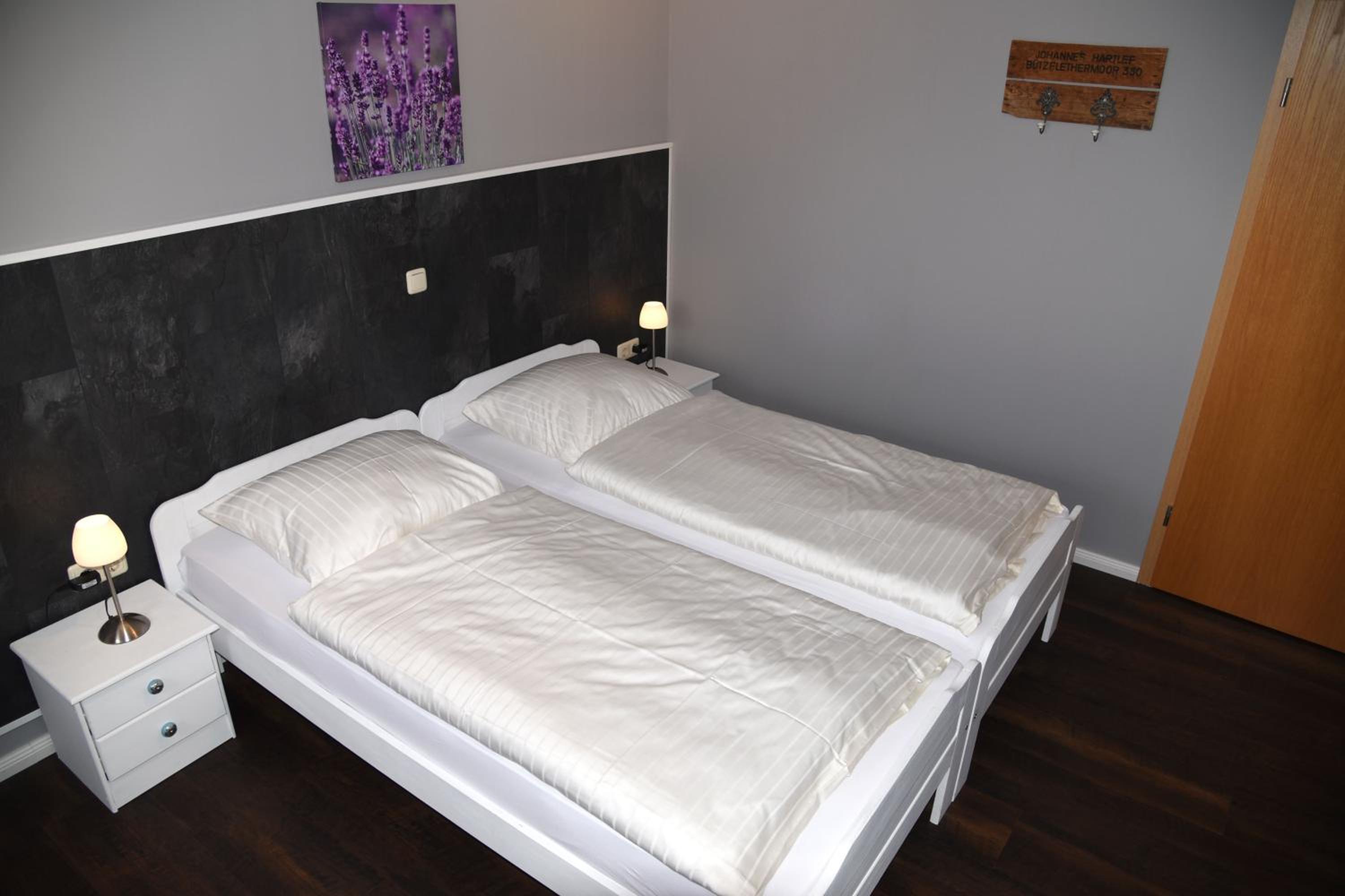 Standard Double Room with Bath - Photo 3