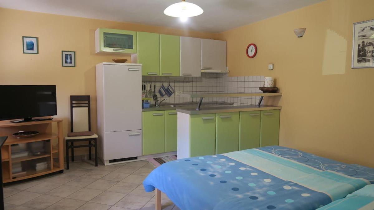 Studio Apartment photo 3