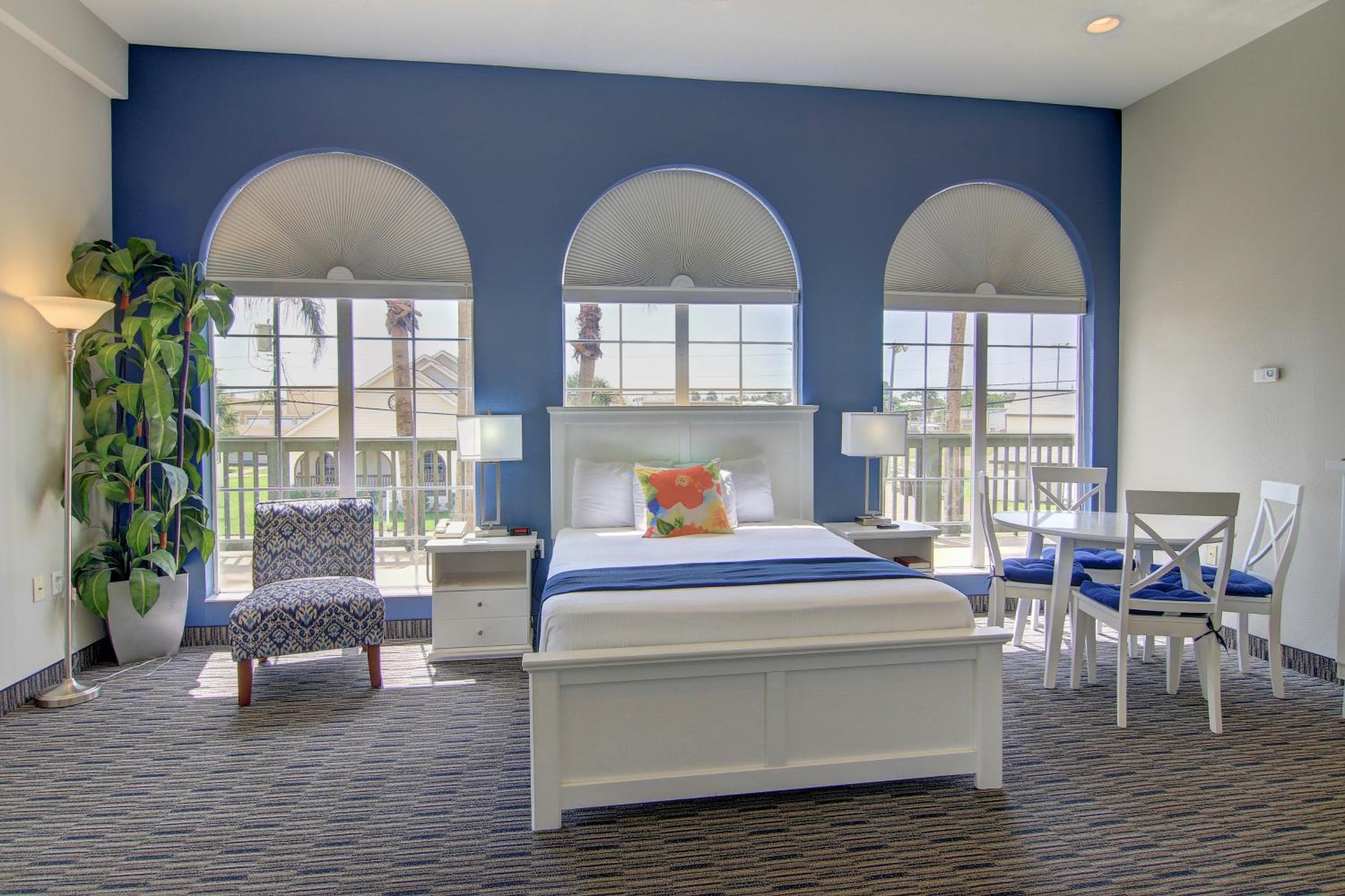 Two-Bedroom Suite - Photo 5