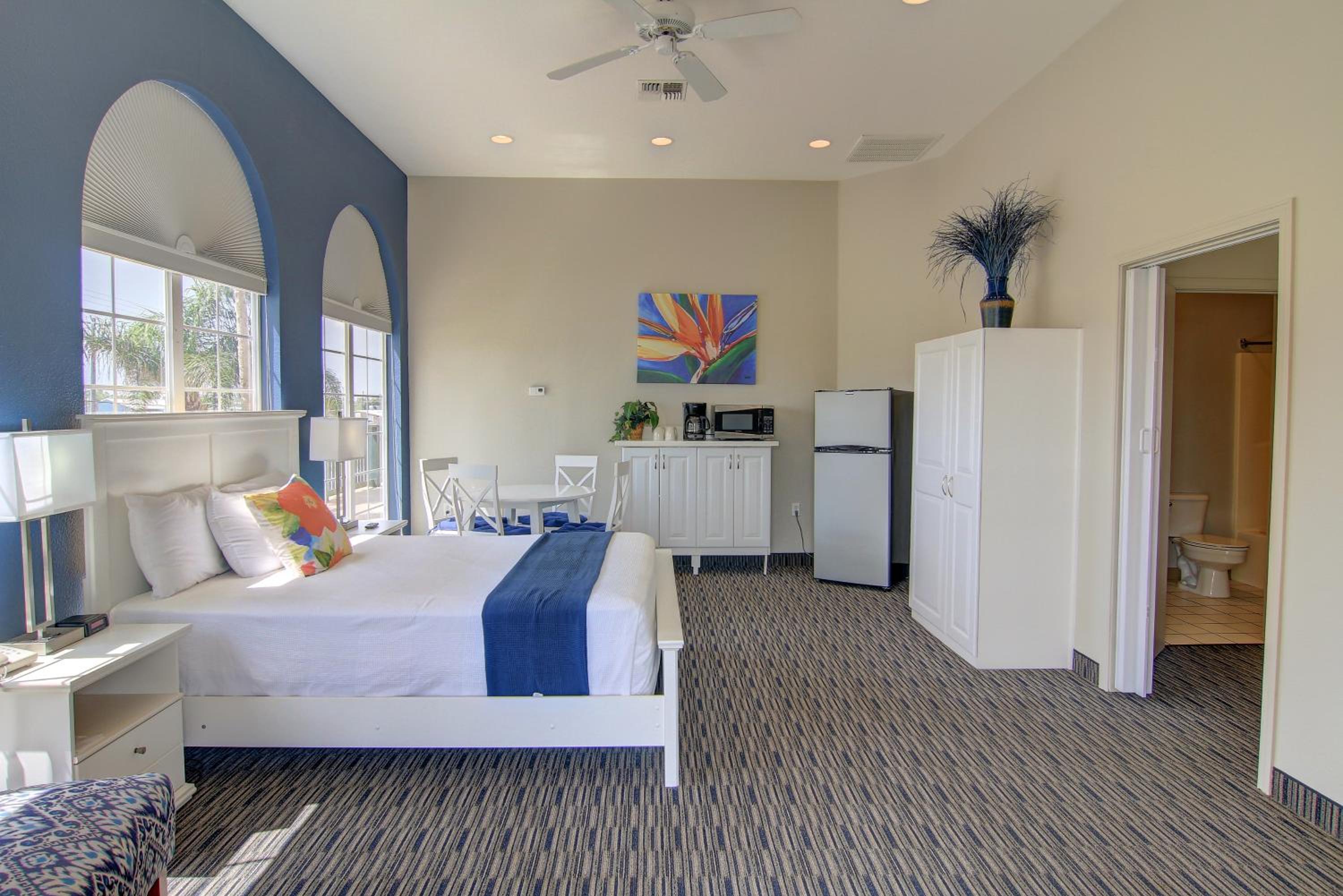 Two-Bedroom Suite - Photo 7