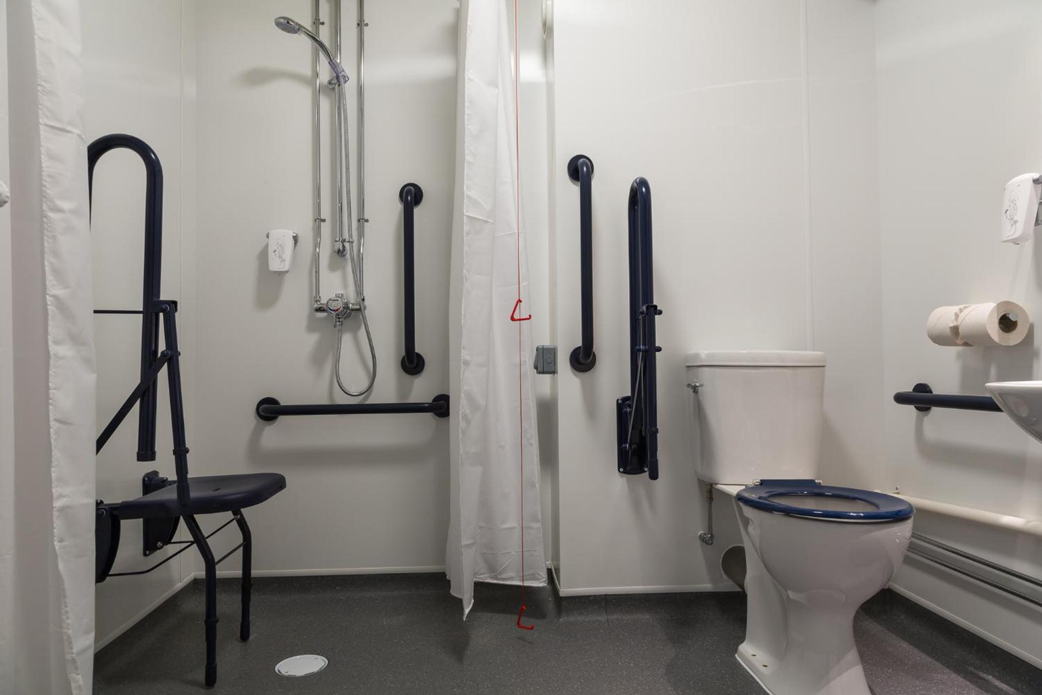Twin Room - Disability Access - Photo 3