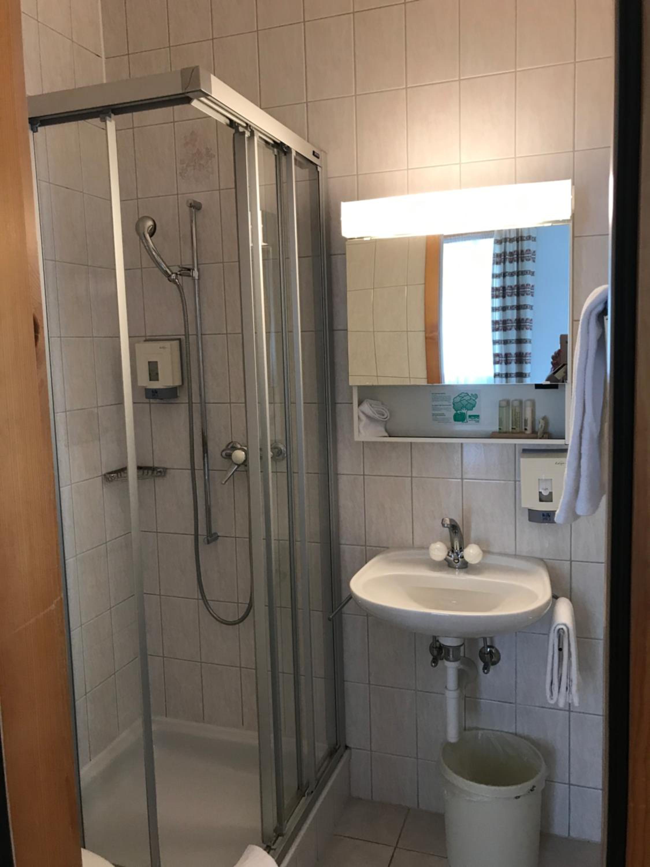 Budget Double Room photo 3