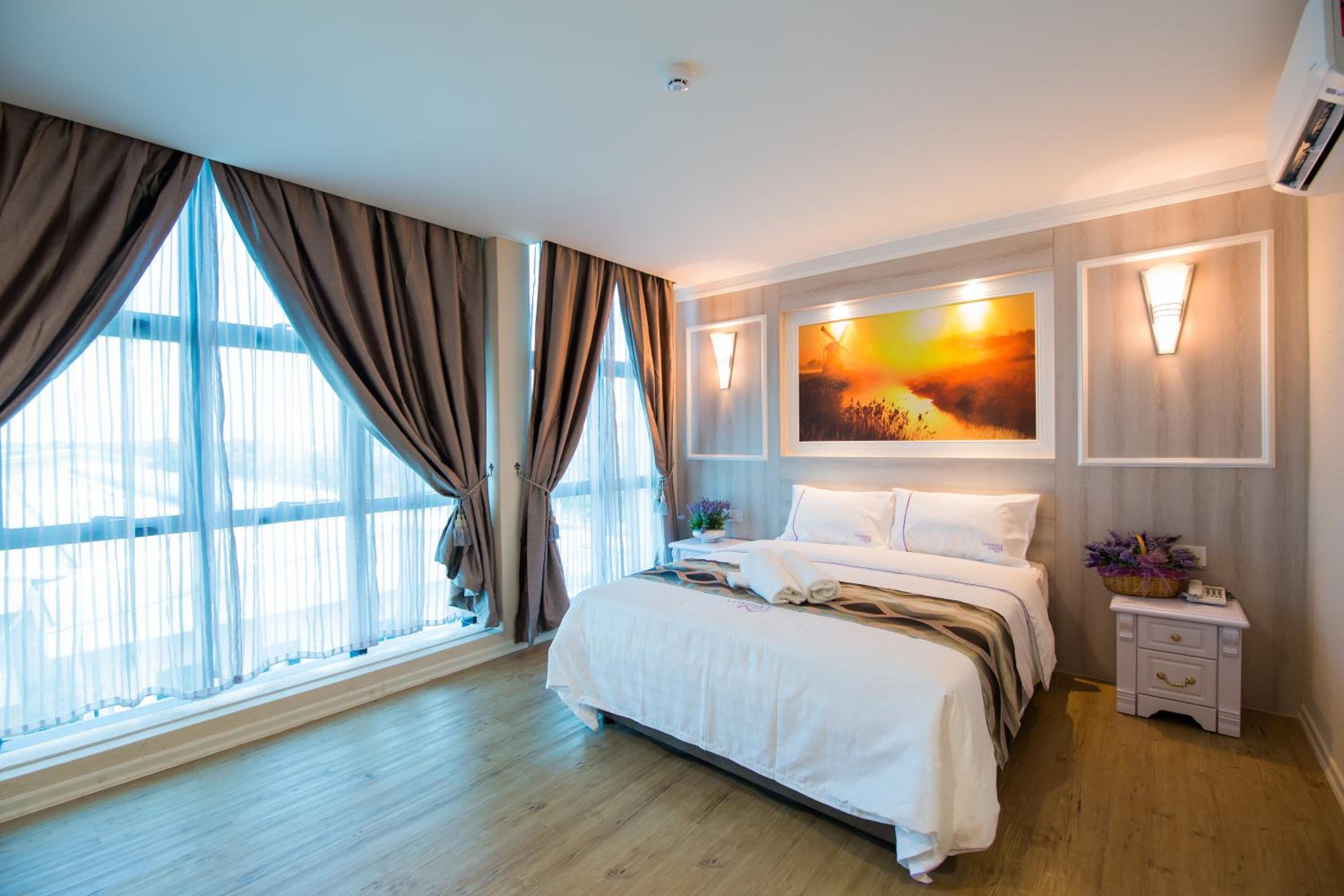 Deluxe King Room photo 3