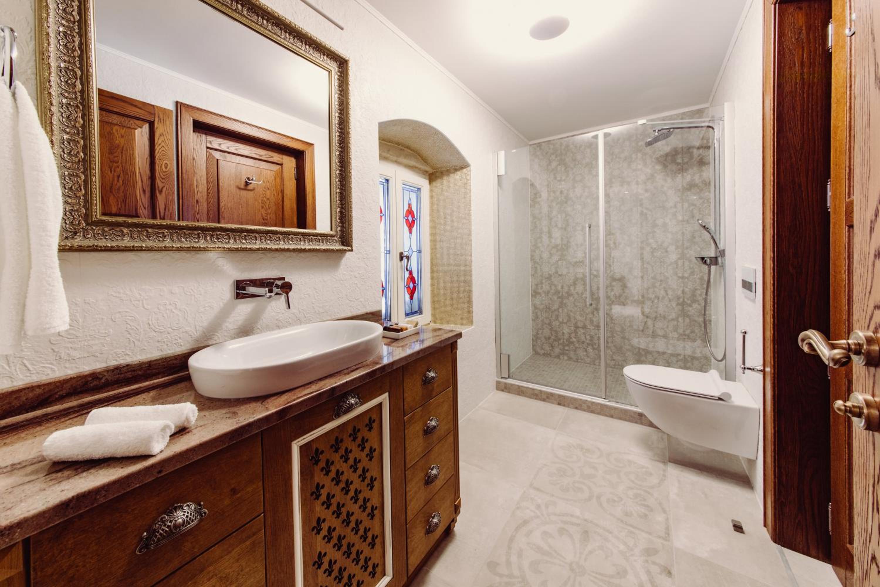 Luxury Two-Bedroom Apartment photo 2