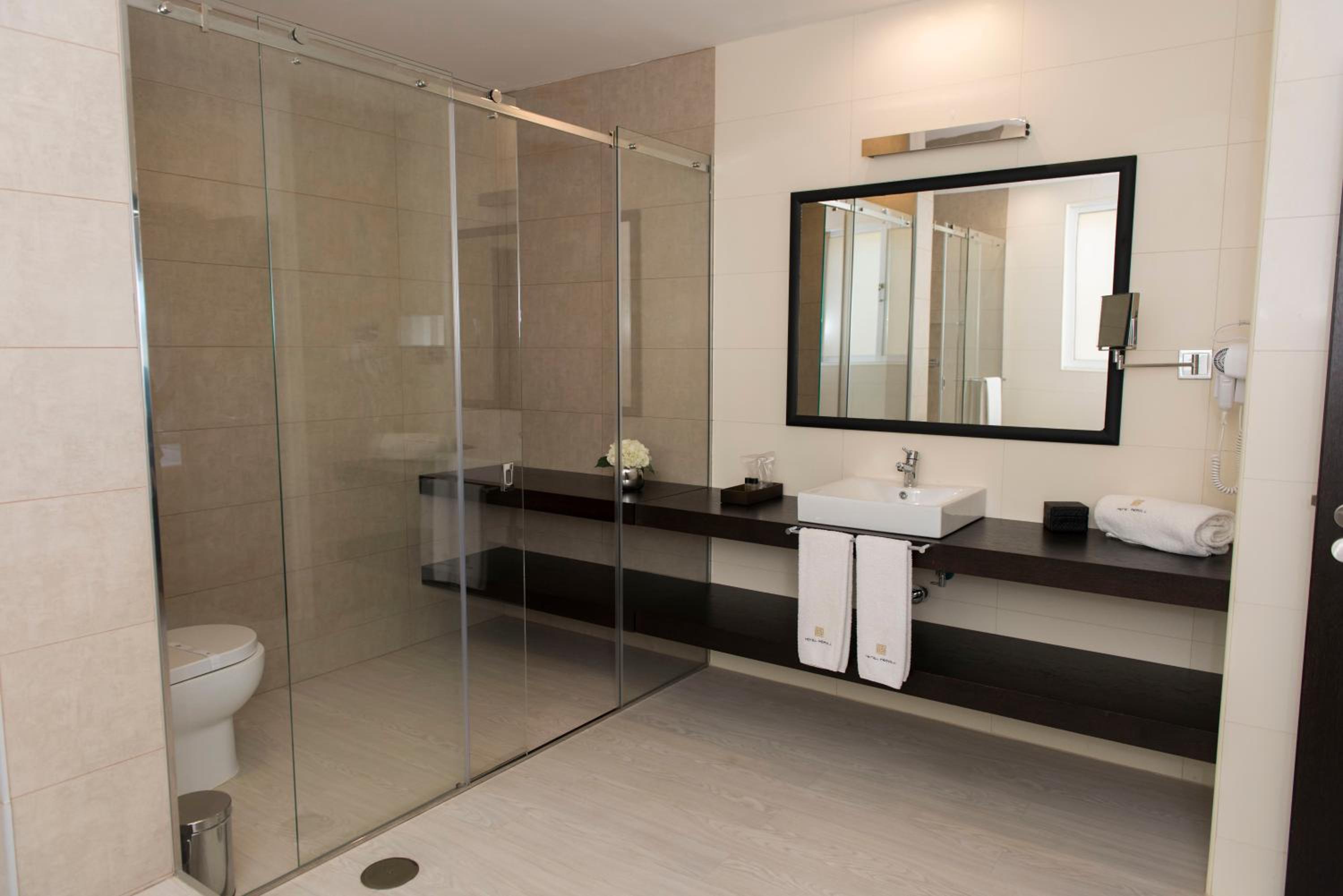 Deluxe King Suite photo 2