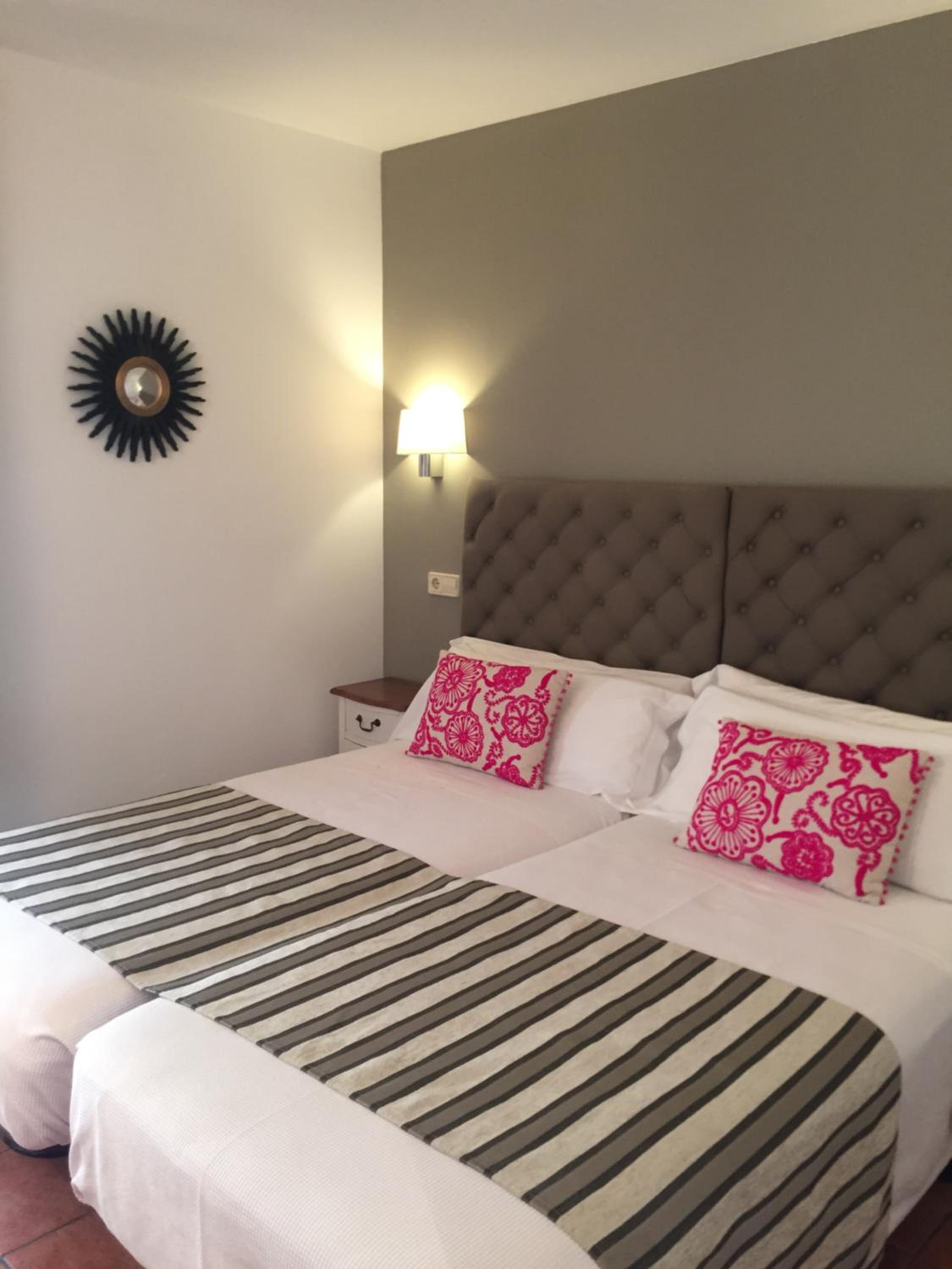 Twin Room - Photo 1