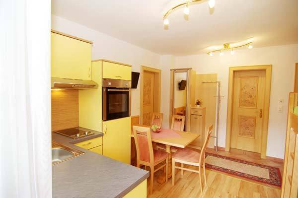 Two-Bedroom Apartment with Balcony photo 3