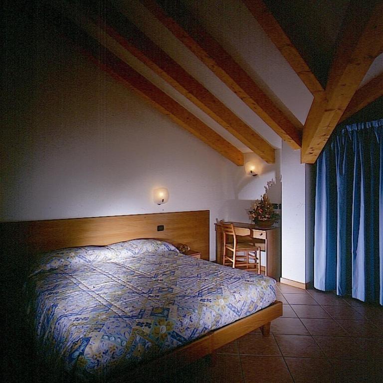 One-Bedroom Apartment (5 Adults) photo 2