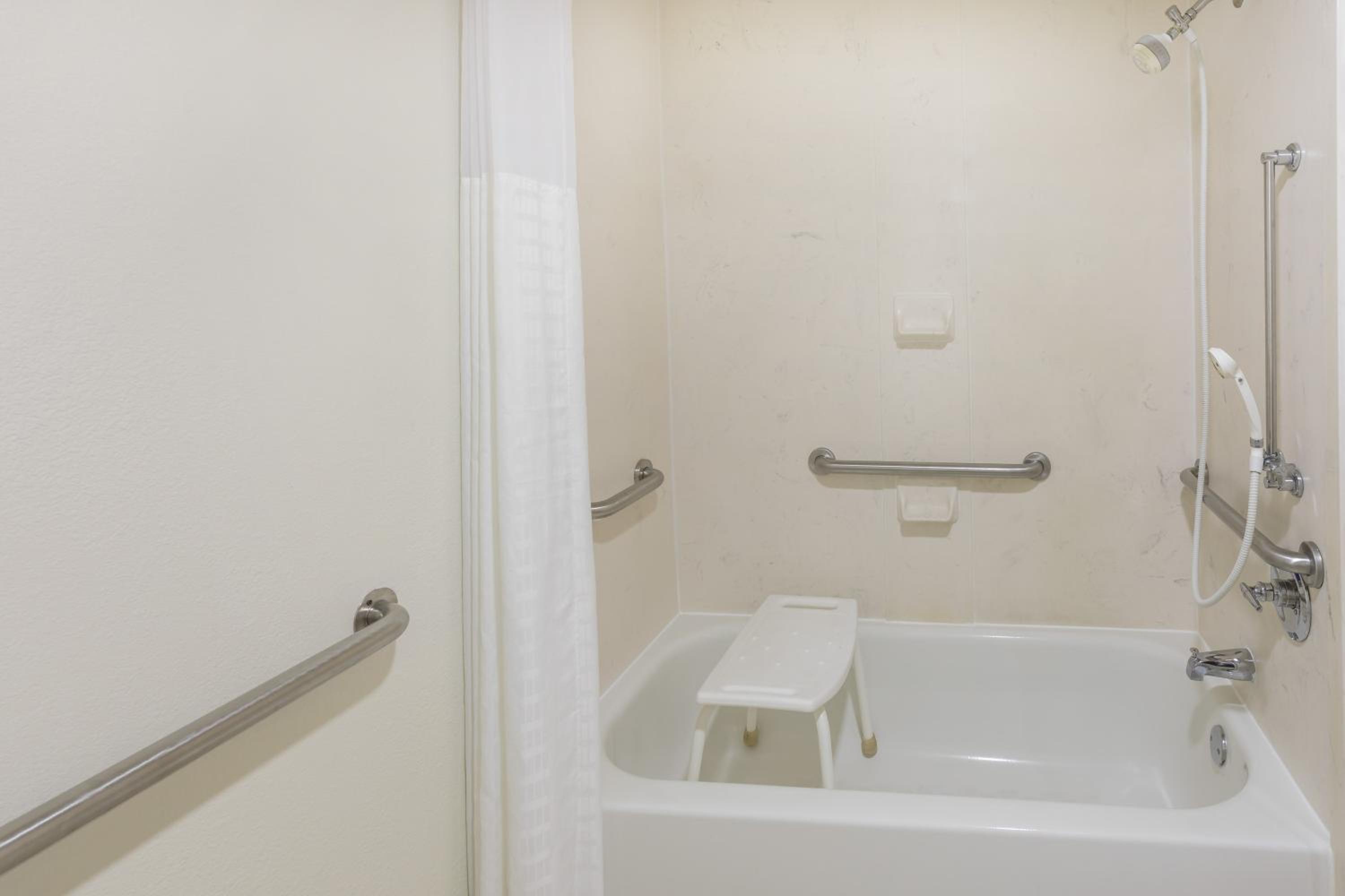King Room - Disability Access/Non-Smoking - Photo 3