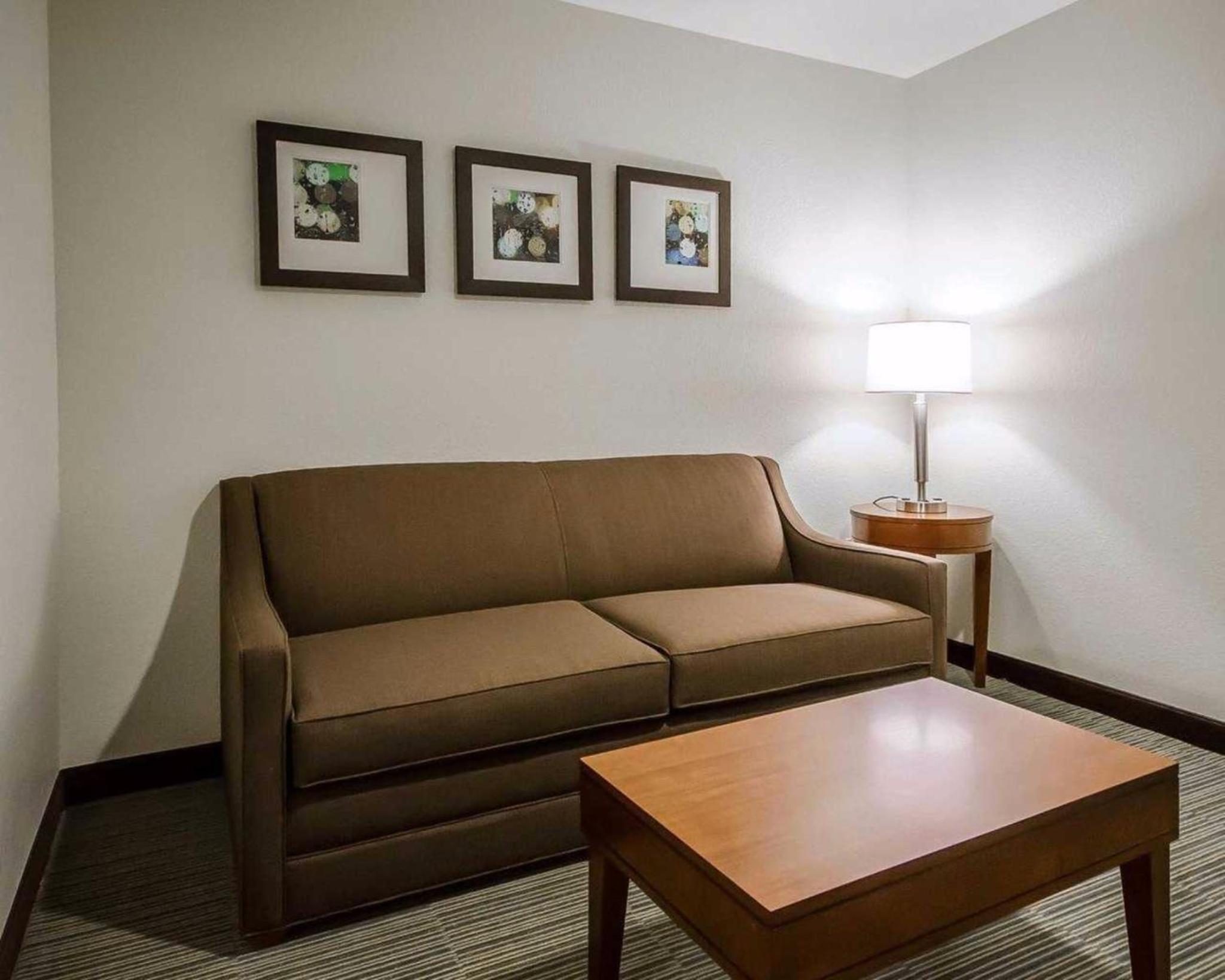 King Suite - Accessible/Non-Smoking photo 2