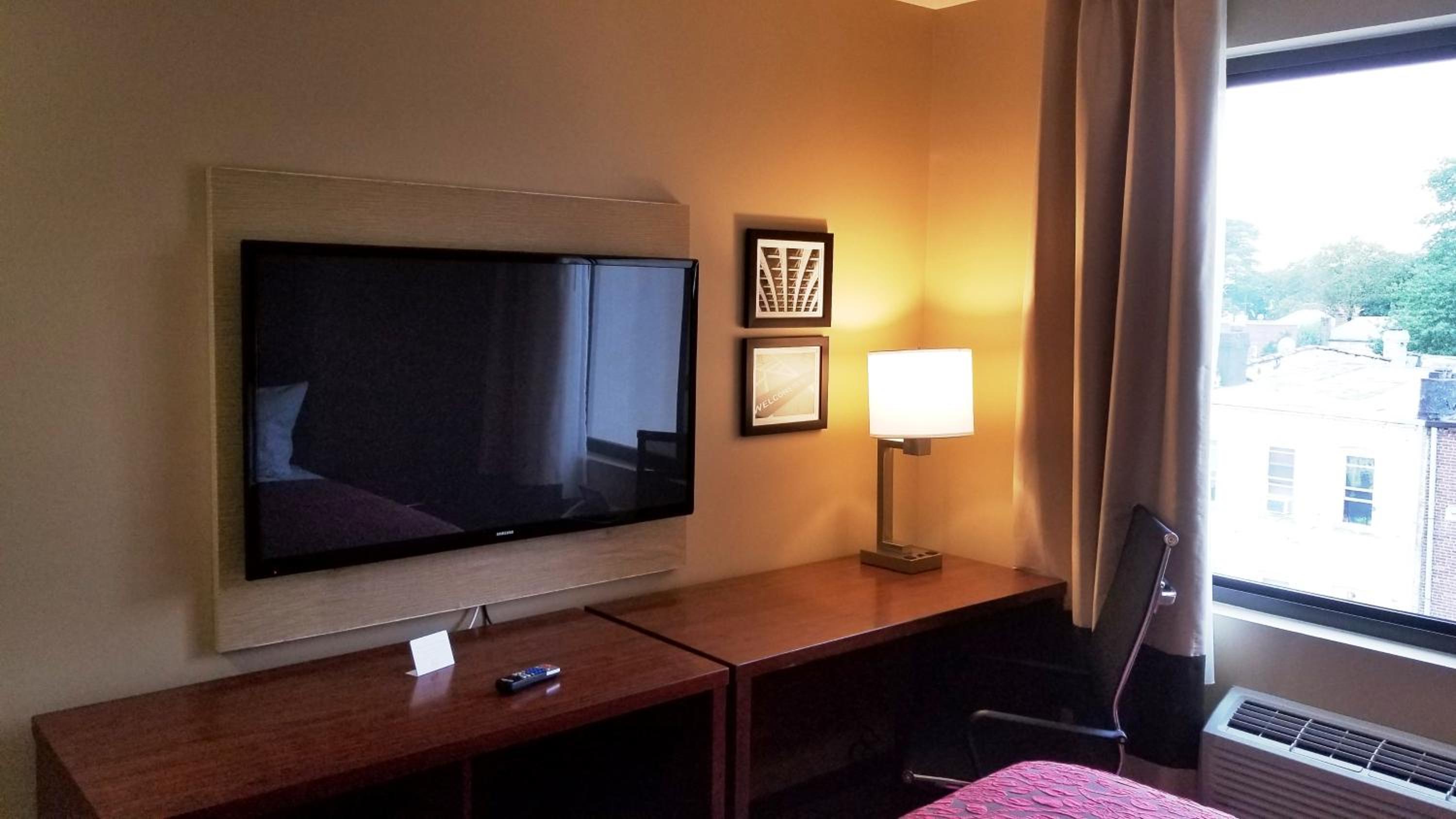 Queen Room photo 2