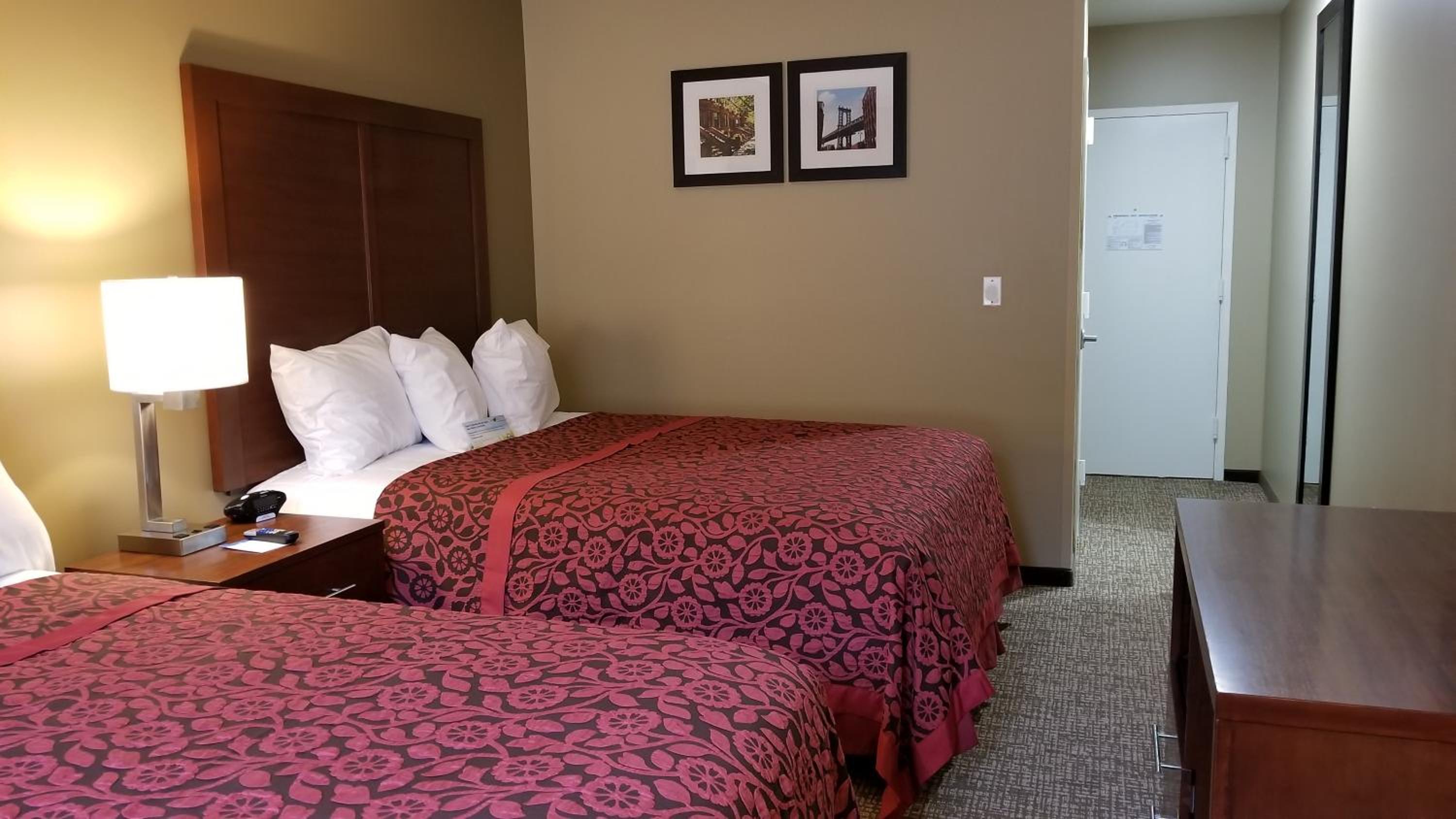 Queen Room with Two Queen Beds - Non-Smoking photo 1