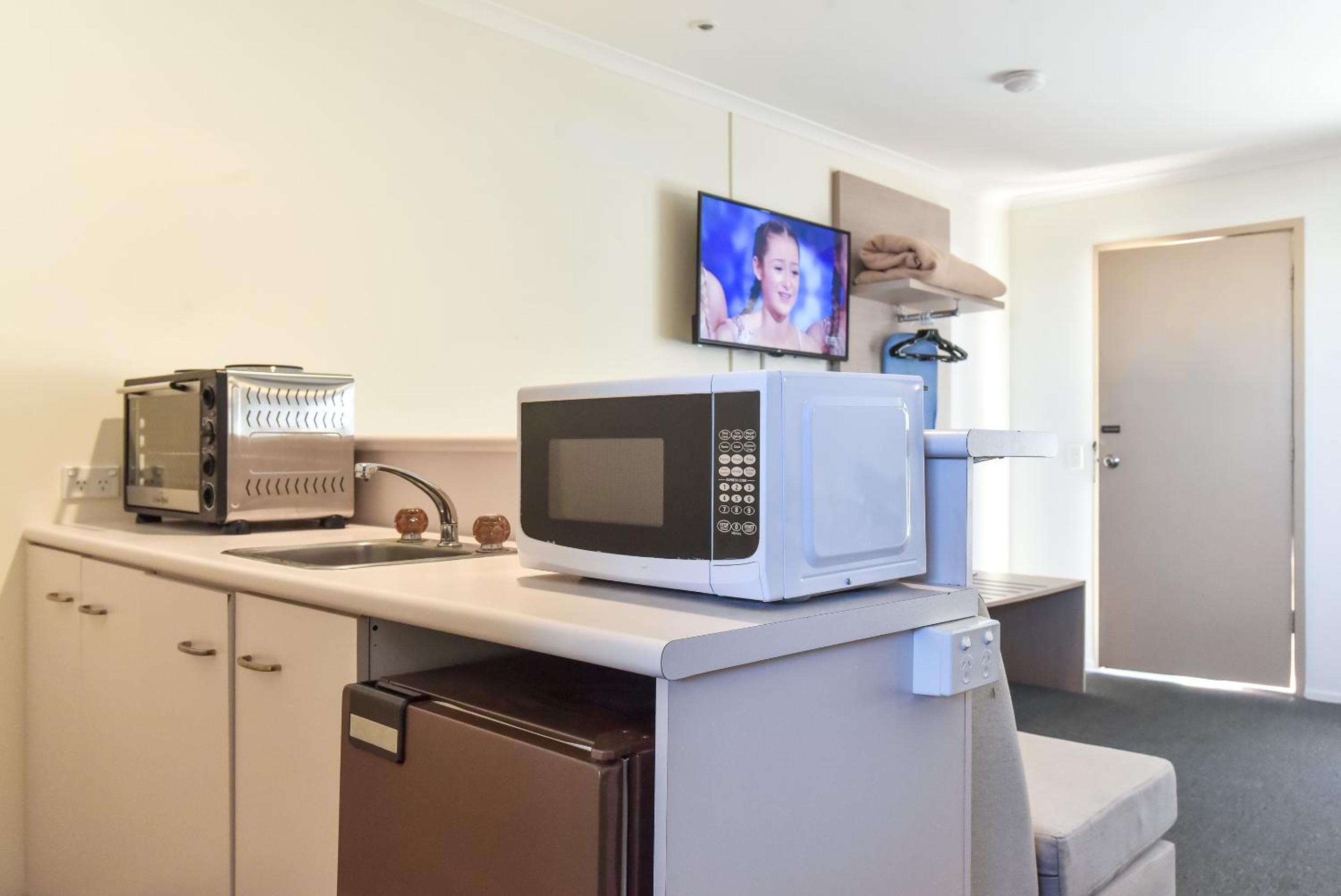 King Studio Apartment with Kitchenette - Not Pet Friendly  - Photo 6