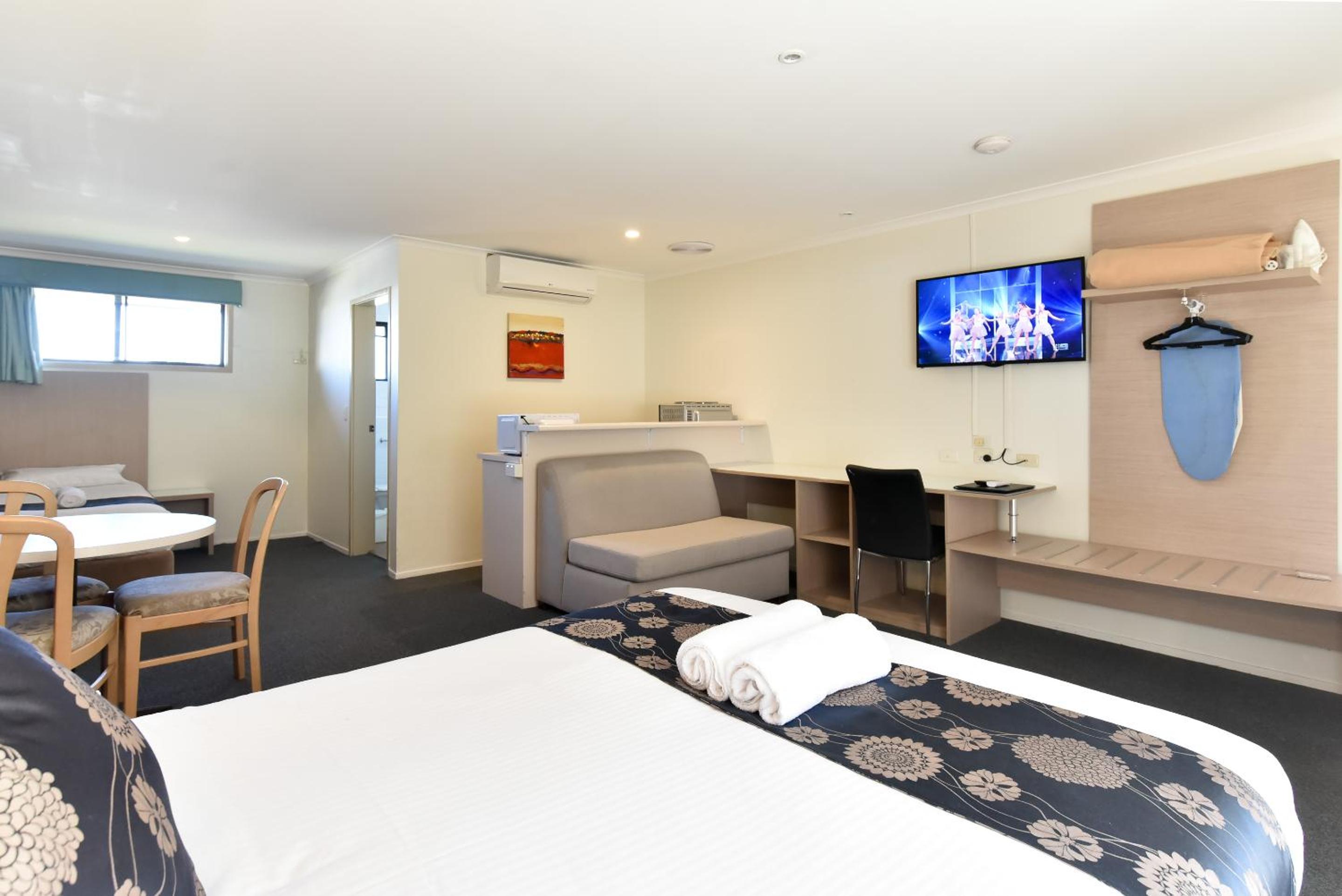 King Studio Apartment with Kitchenette - Not Pet Friendly  - Photo 9