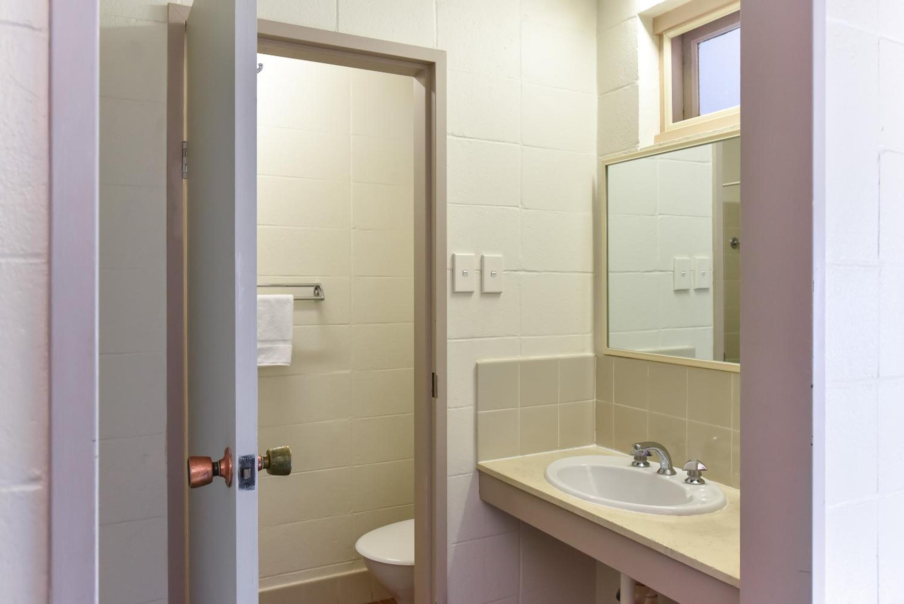 Deluxe Queen Room - Not Pet Friendly - Photo 5